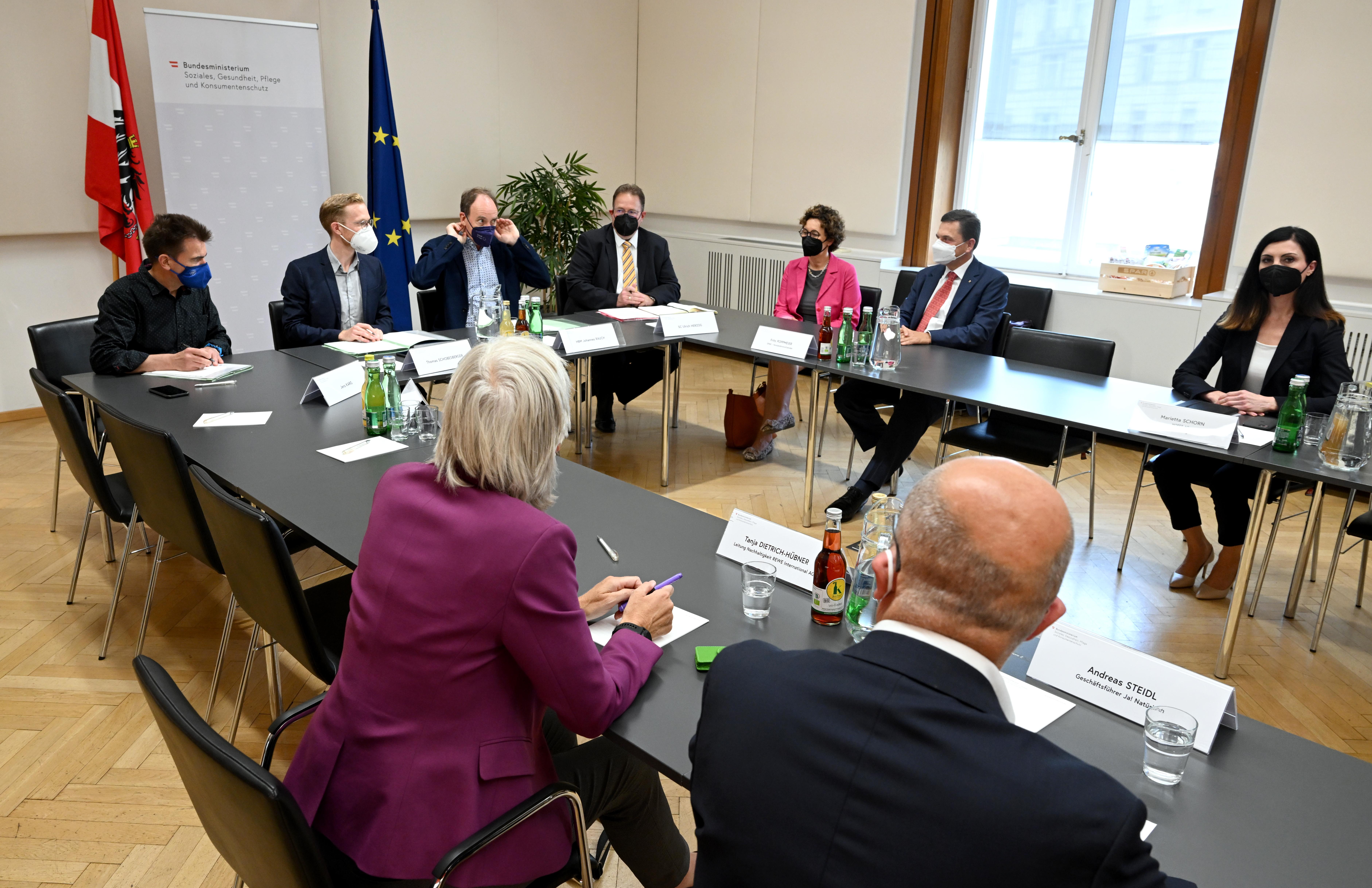RUNDER TISCH SOZIALMINISTERIUM ZU TRANSPARENZ UND LEBENSMITTELKENNZEICHNUNG
