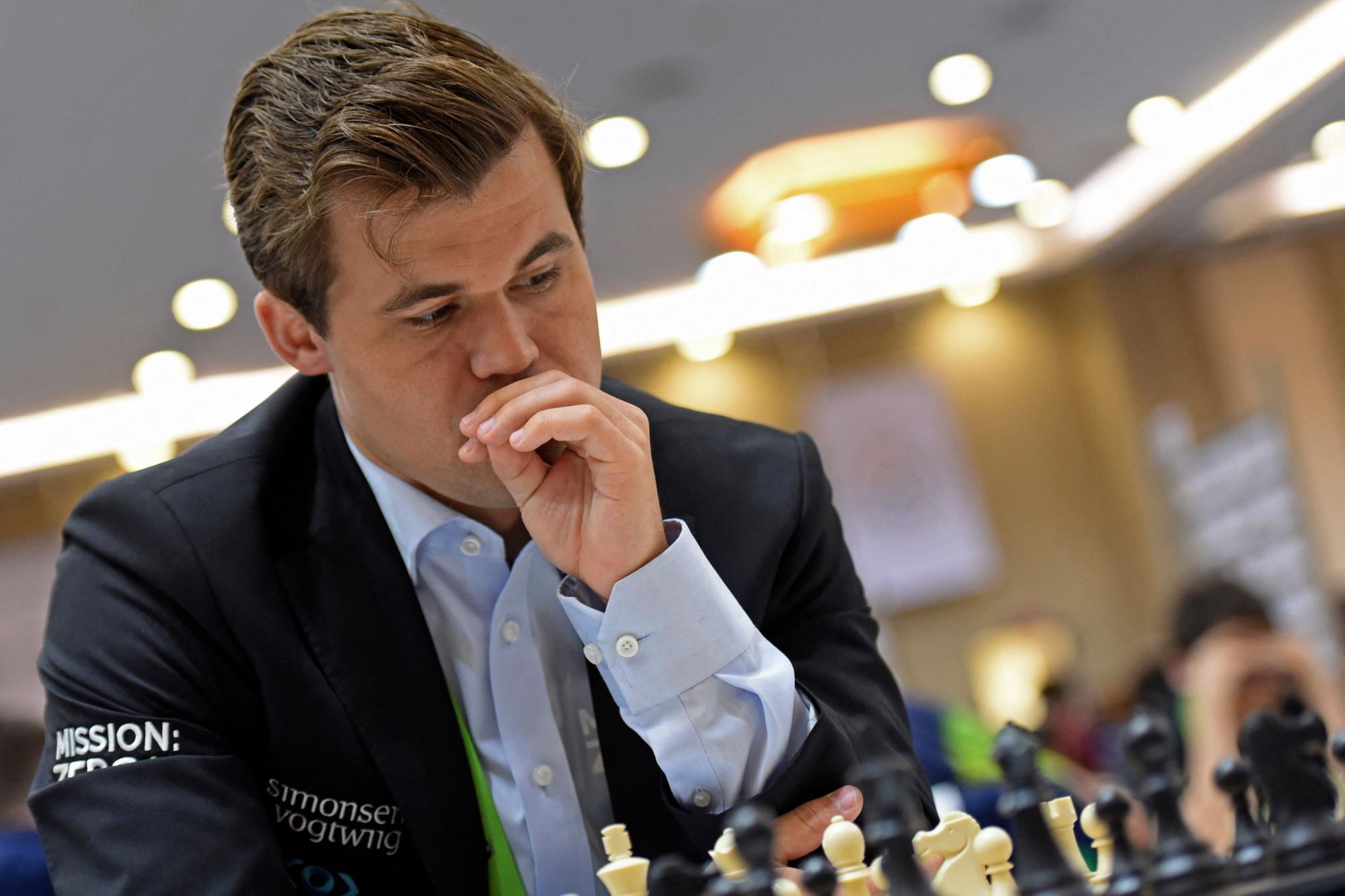 Carlsen wirft Niemann Betrug am Schachbrett vor