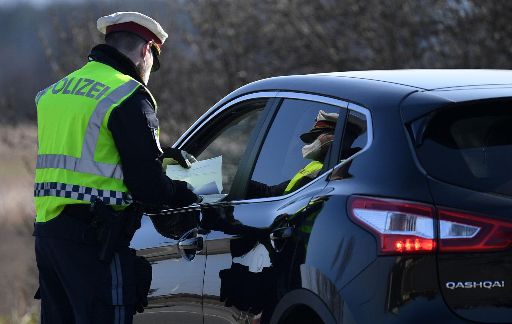 Mladeniča dirkala s hitrostjo 220 km/h na avtocesti A2 v Avstriji