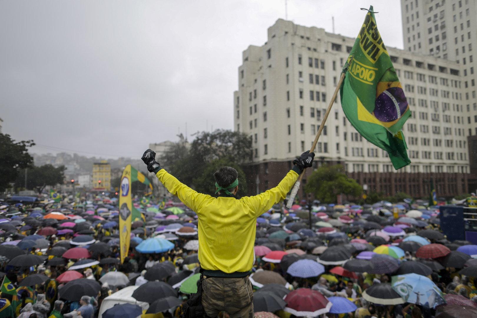 Bolsonaro-Anhänger zeigen Hitler-Gruß bei Protesten