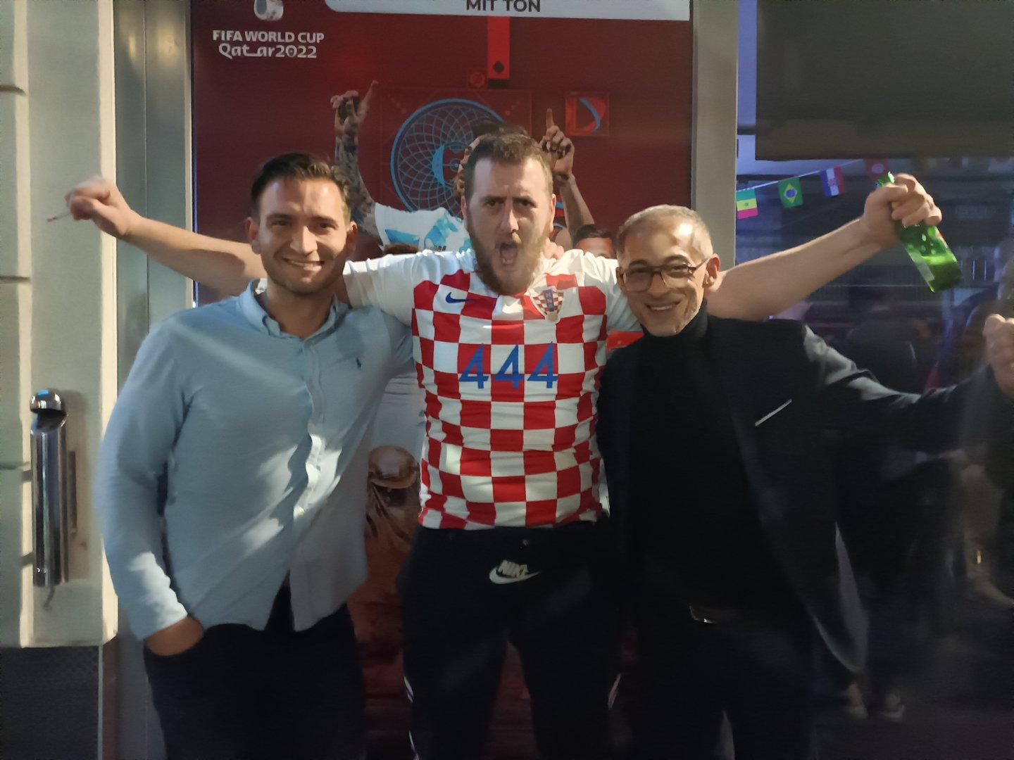 Heiß-kalt beim Public Viewing auf der Wiener "Balkanmeile" Heiß-kalt beim Public Viewing auf der Wiener "Balkanmeile"