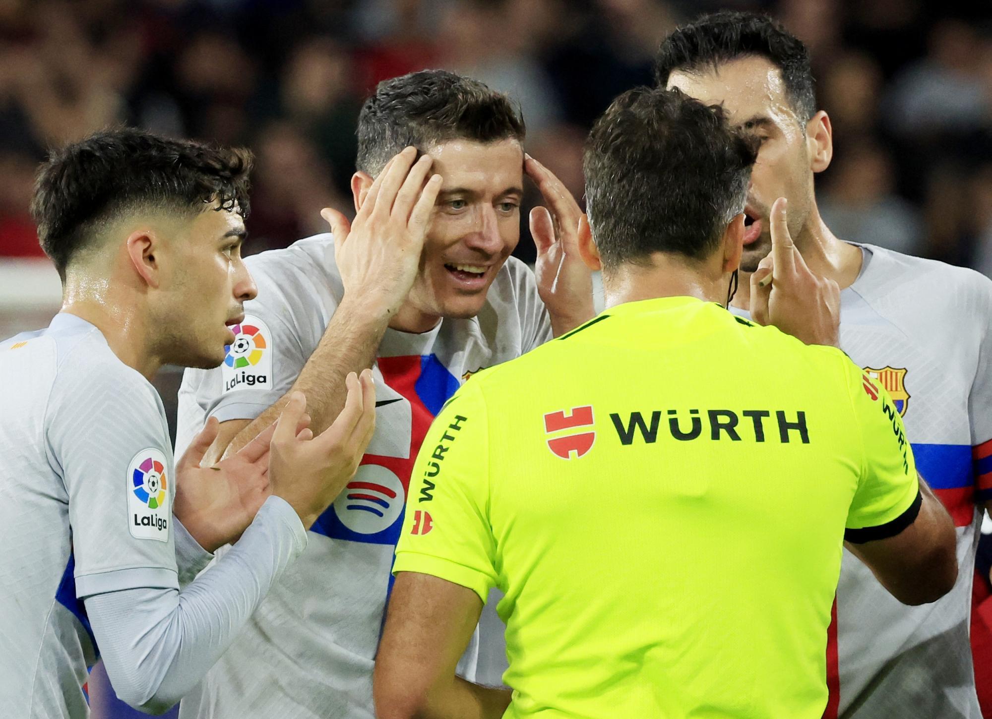 Protest gescheitert: Barca-Star Lewandowski für drei Spiele gesperrt