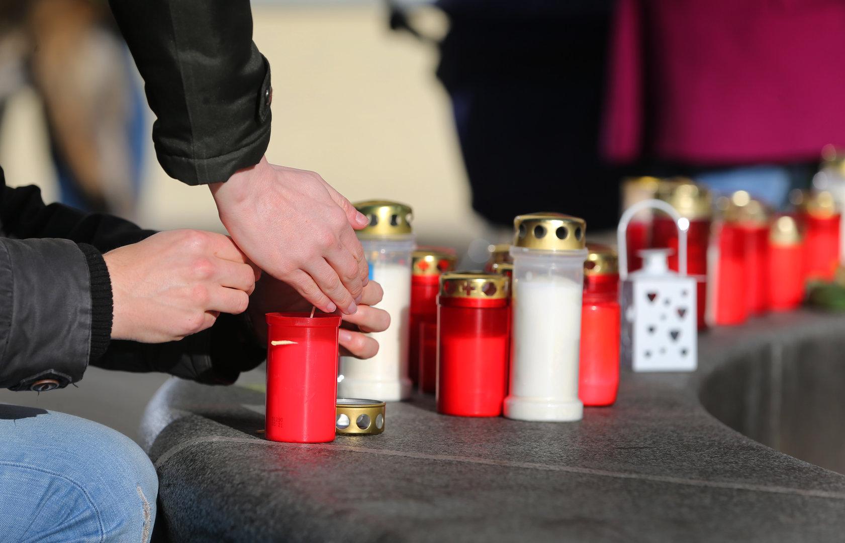 Politiker und Polizisten bei Trauerfeier für getöteten Schattendorfer