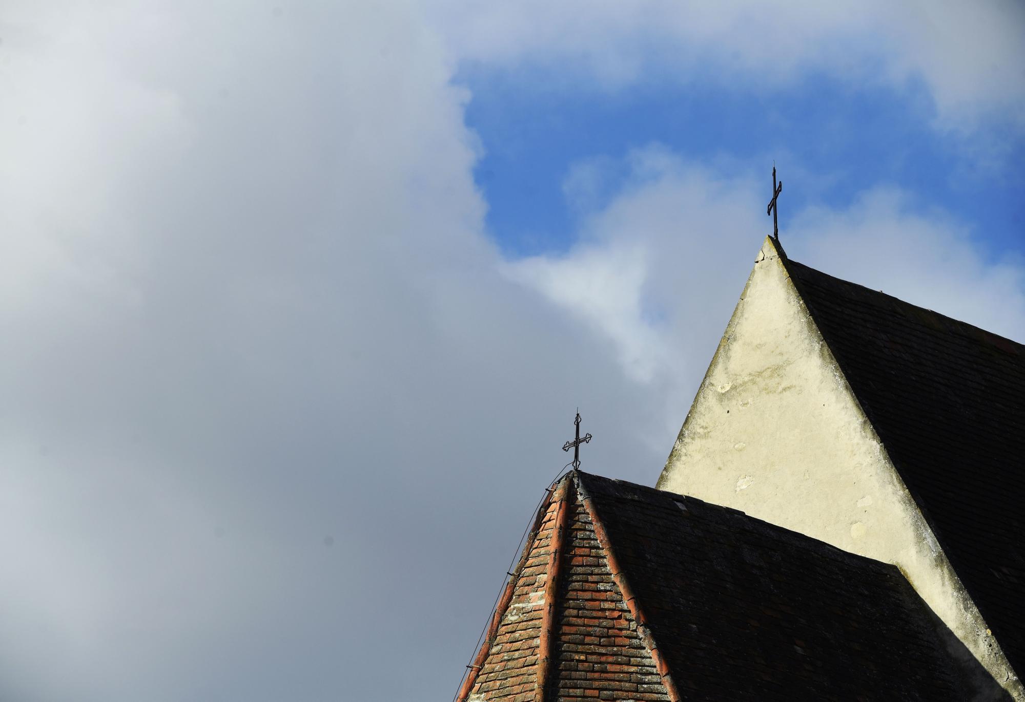 Todesdrohungen für französischen Pfarrer nach Poledanceshow in Kirche