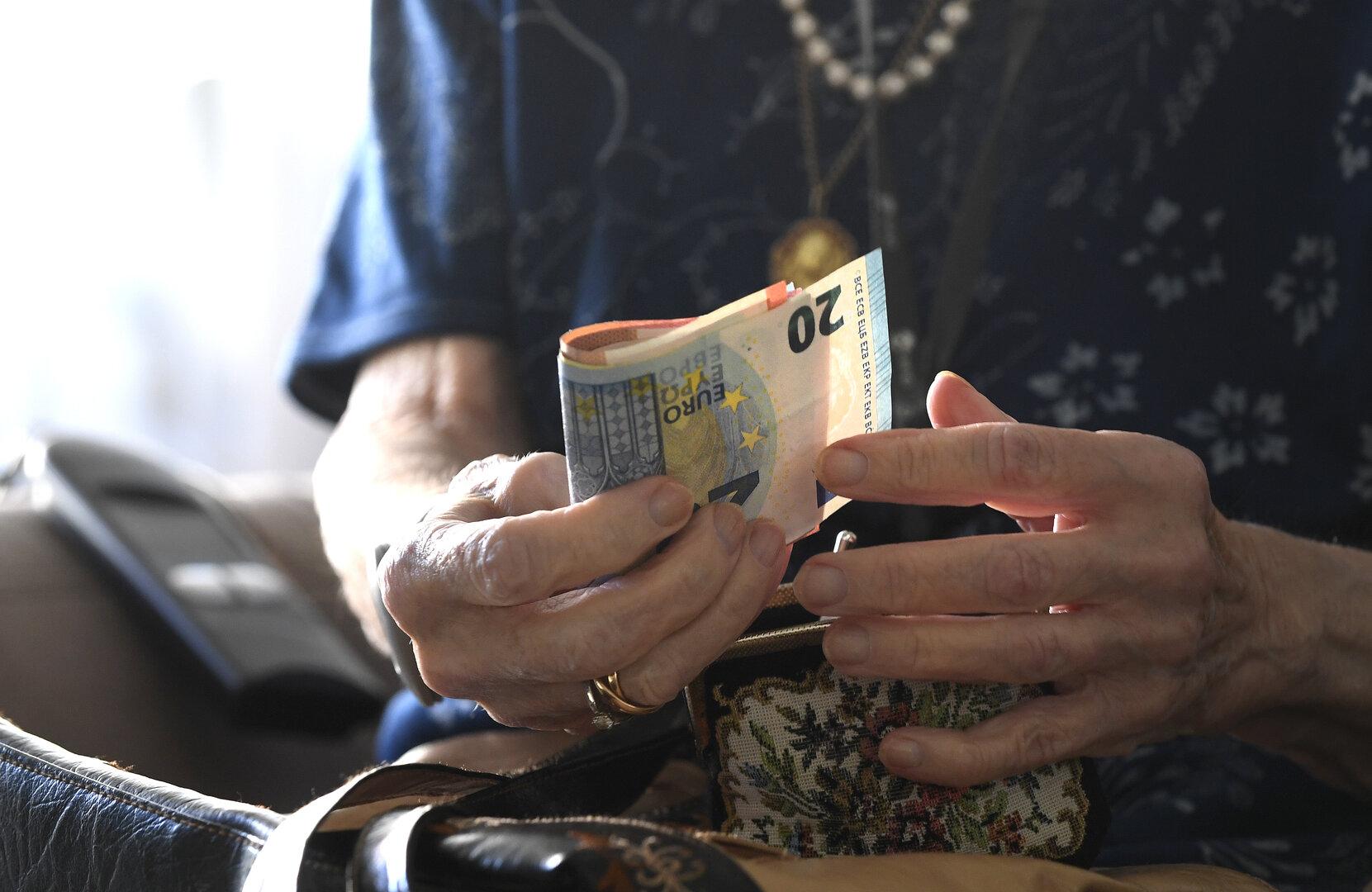 Wie eine 90-jährige Wienerin um 14.000 Euro betrogen wurde
