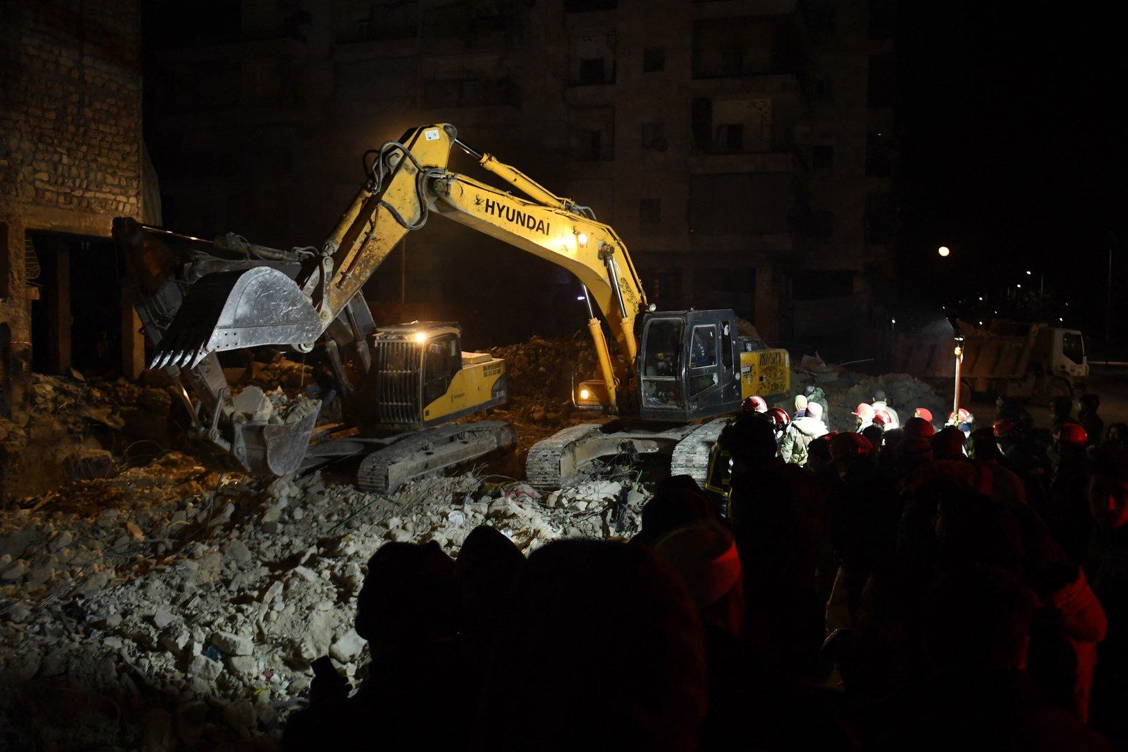 Erdbeben: Schon mehr als 16.000 Tote, Baby aus Trümmern gerettet