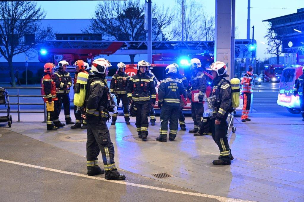 Vienna shopping center evacuated after fire