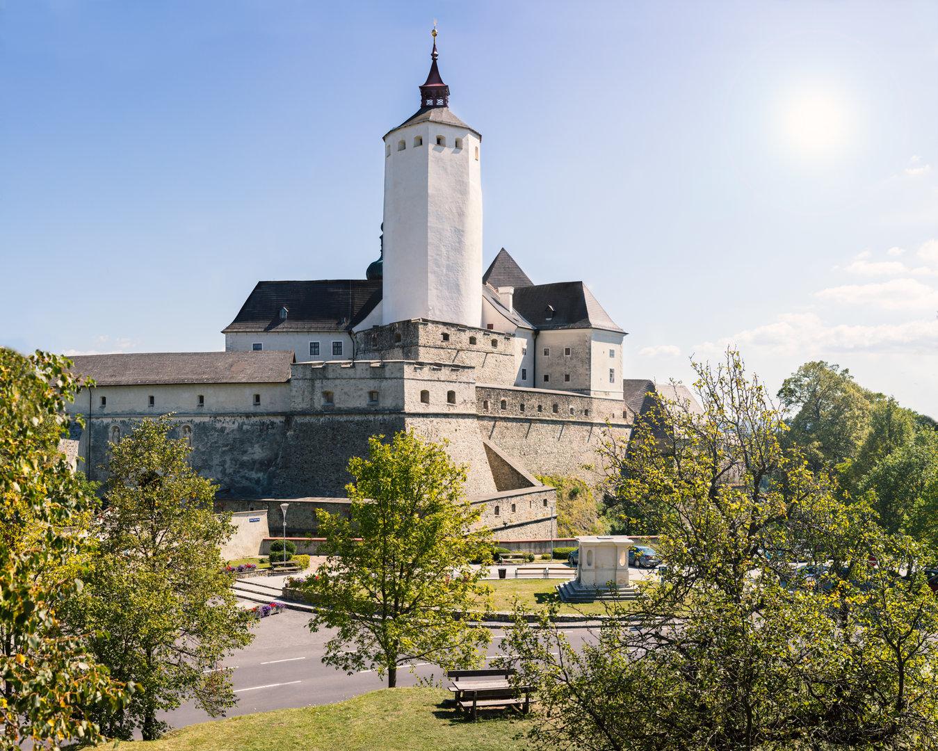 Die historischen Mauern der Burg Forchtenstein öffnen sich wieder