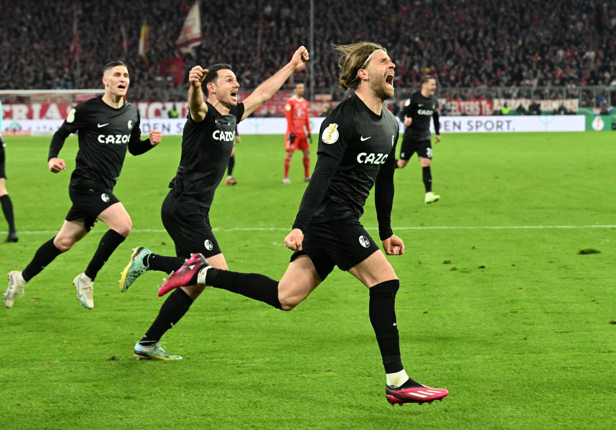 DFB-Pokal: Bayern scheitert an Freiburg, Frankfurter Befreiungsschlag