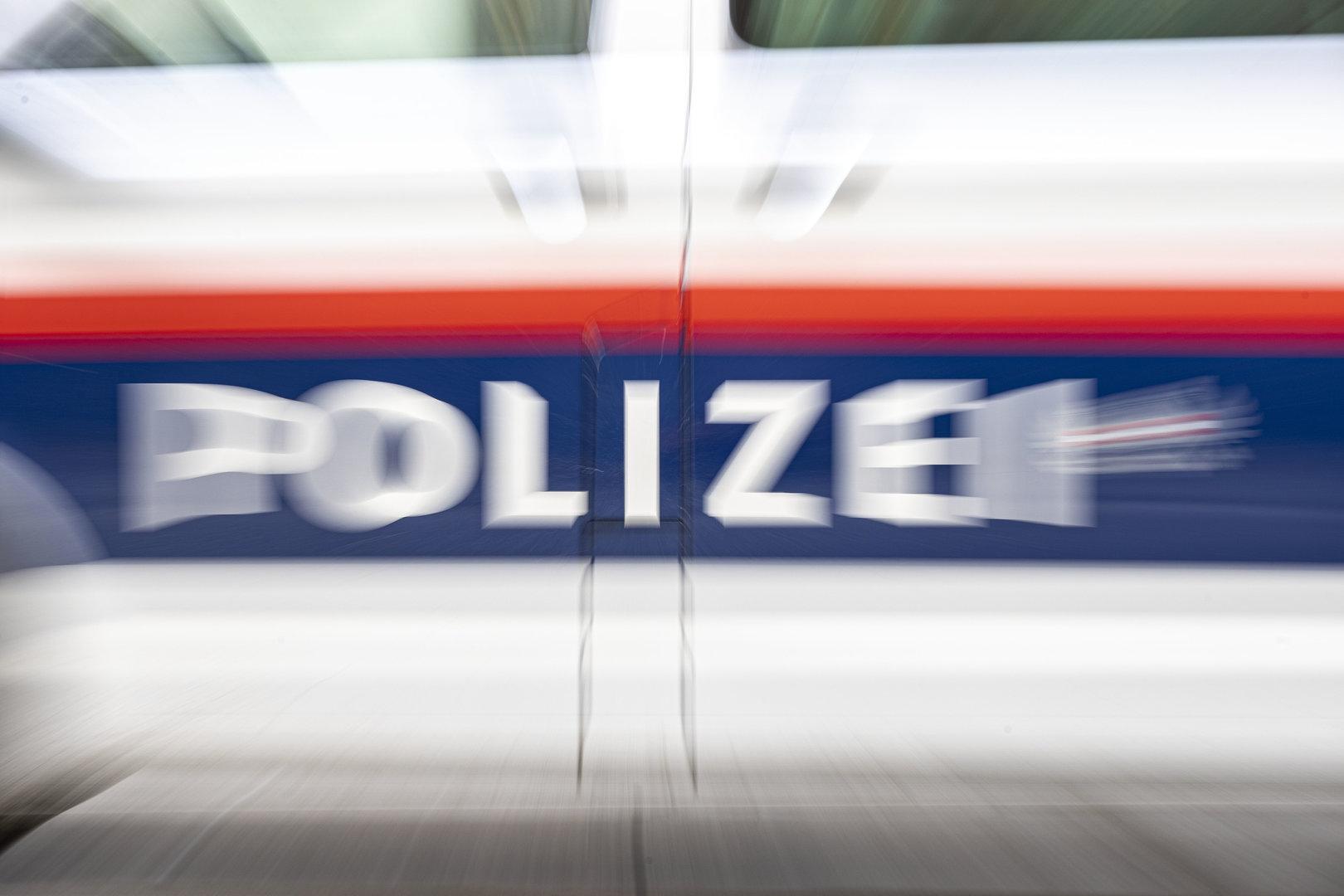 OÖ: Amtsbekannter Schwarzfahrer brauste bei Verfolgungsjagd in Sackgasse