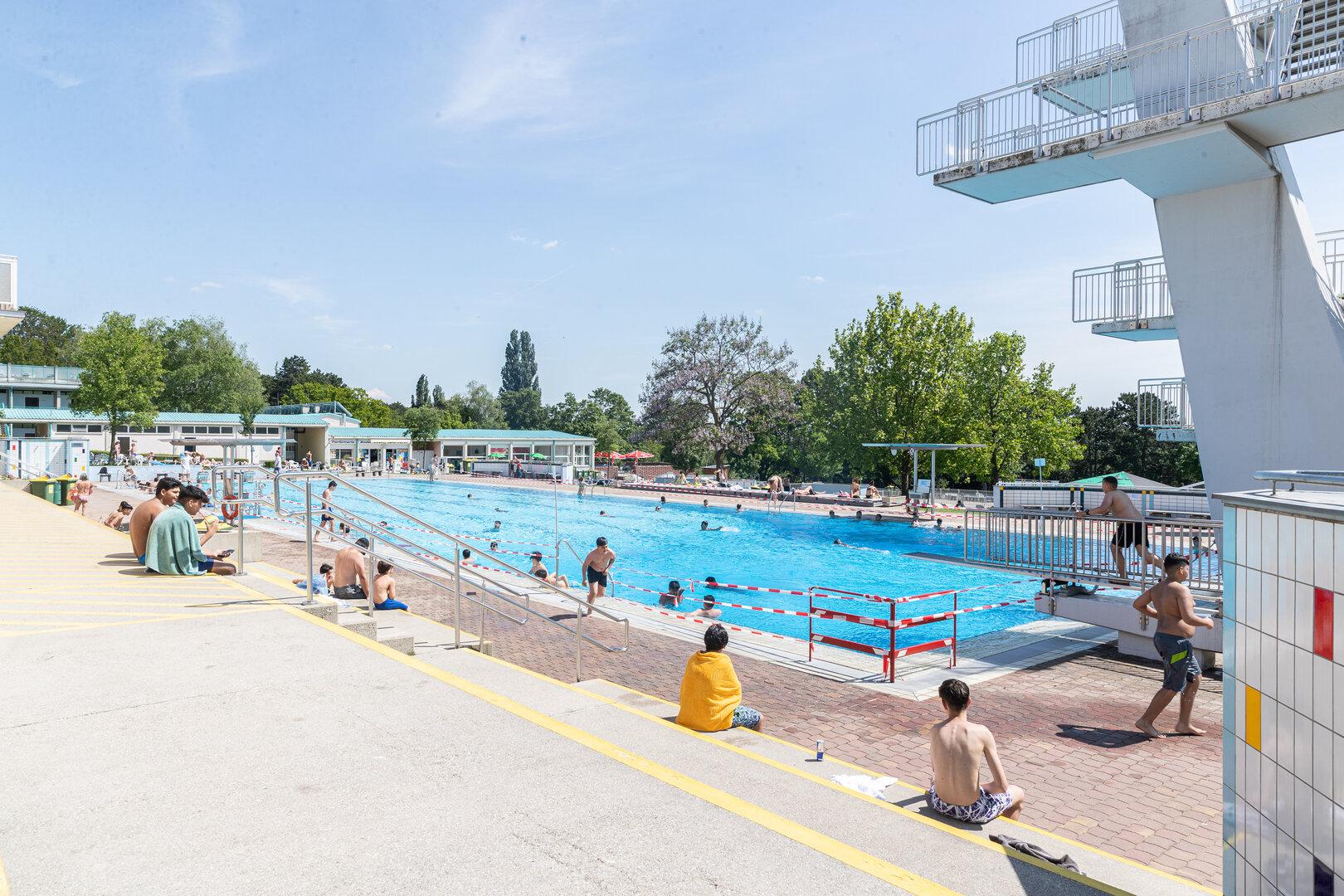 Bäder in Wien könnten bald teurer sein - aber auch länger offen