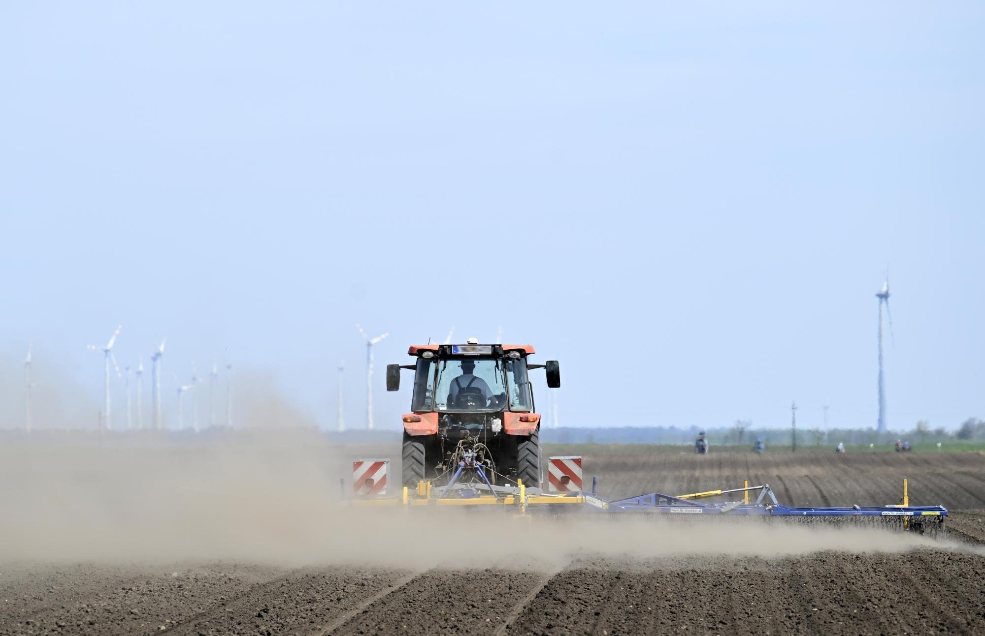 Mann in Niederösterreich in Traktor eingeklemmt - tot