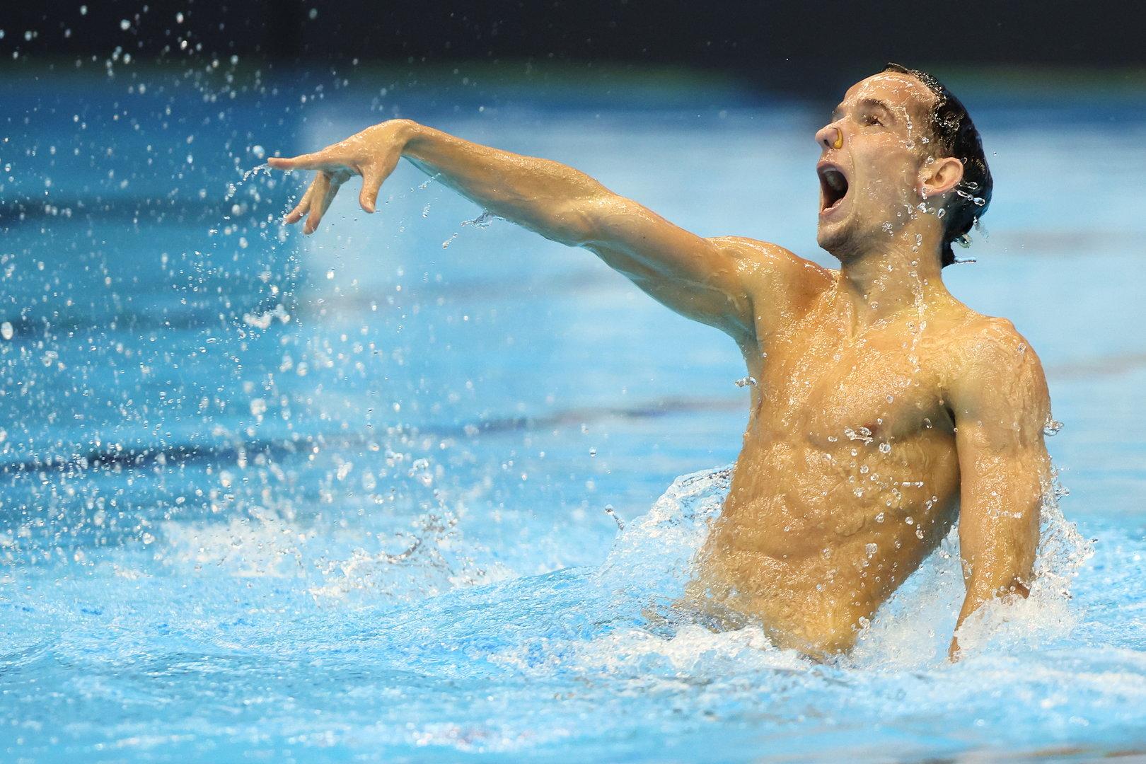 Das ist der erste männliche Weltmeister im Synchronschwimmen