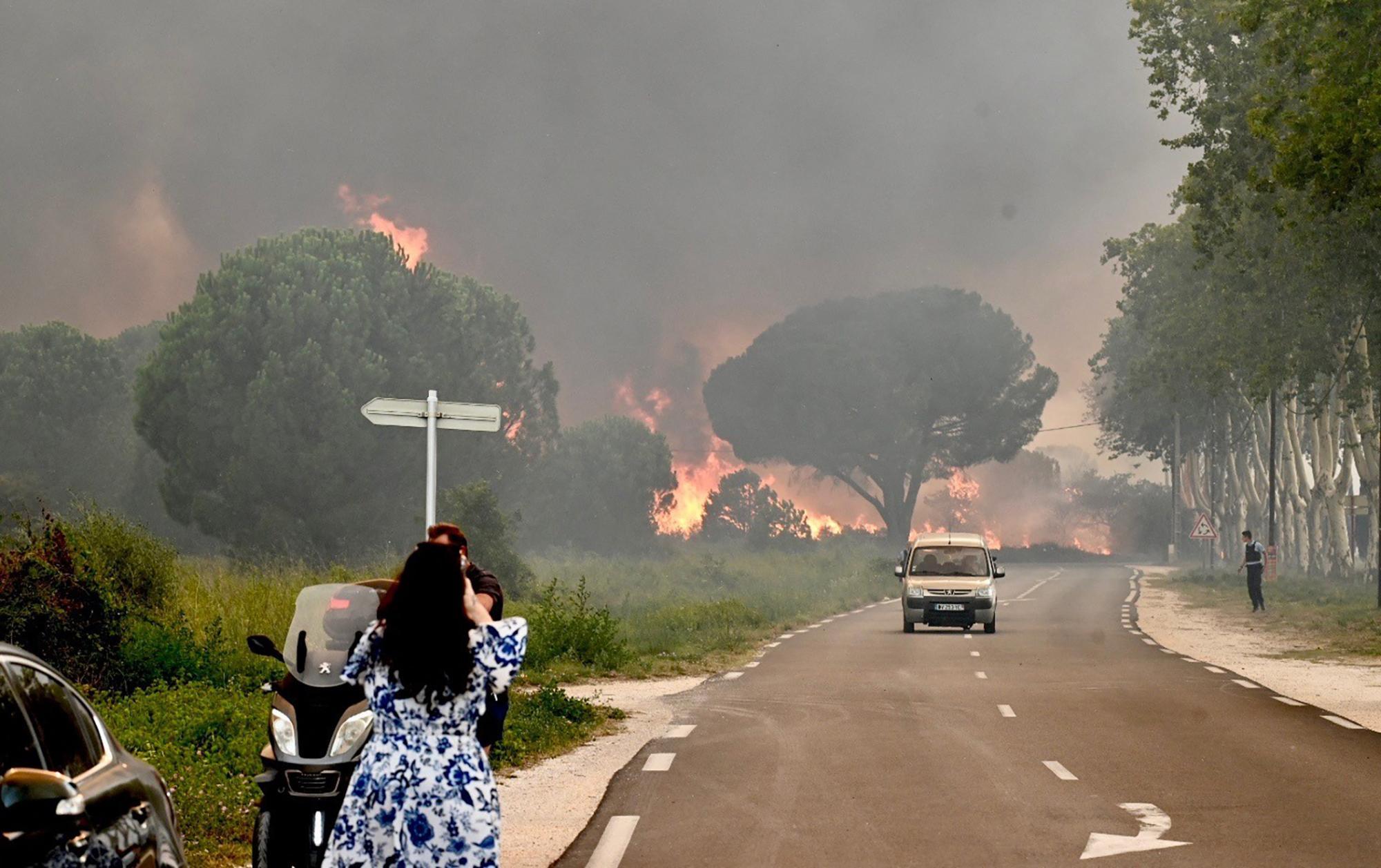 Campingplätze in Frankreich wegen Großbränden evakuiert