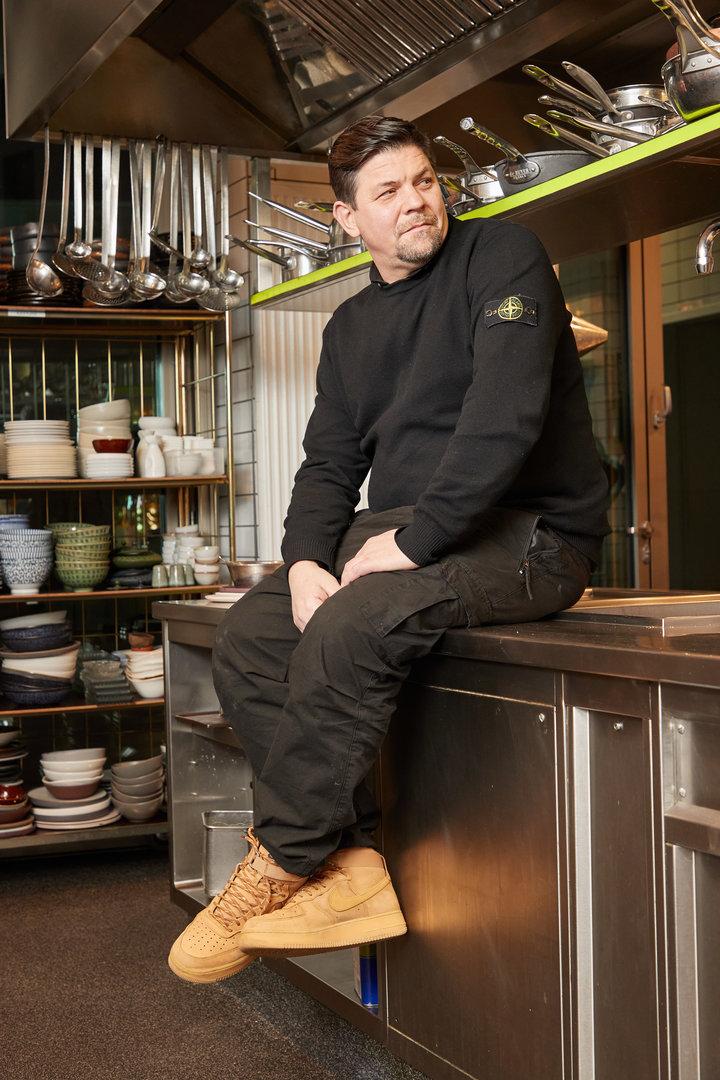 TV chef Mälzer celebrates 50th with giant cooking party