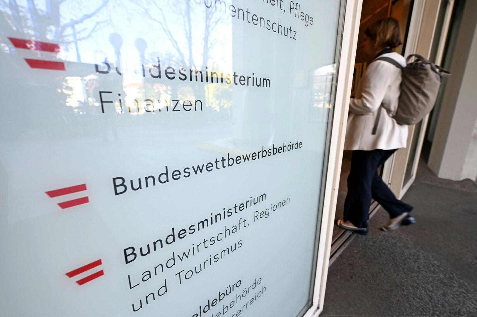 Kartellabsprache bei Firmendatenbanken: 90.000 Euro Strafe f