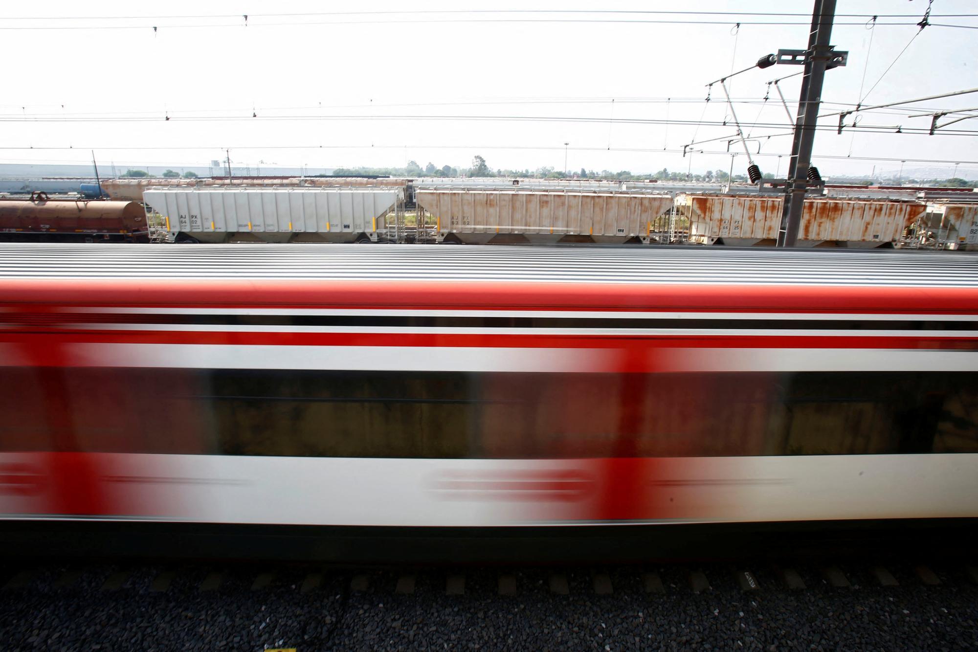 Wollte auf fahrenden Zug aufspringen: 65-Jähriger schwer verletzt