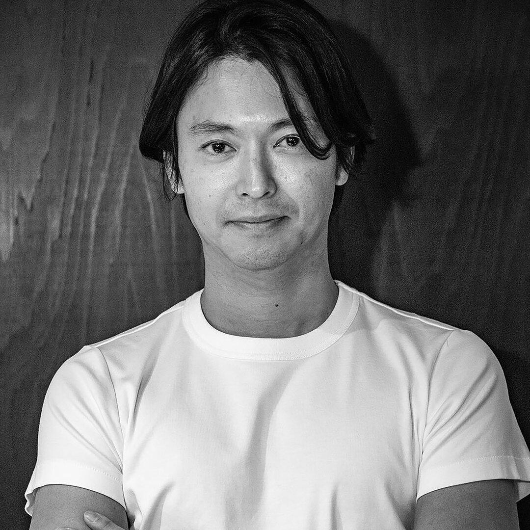 Japaner Hiroki Hakamada im weißen T-Shirt