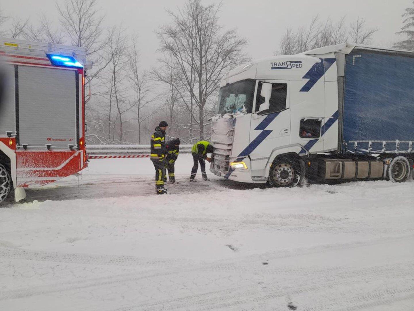 Starke Schneefälle sorgten für Brennerautobahn-Komplettsperre Richtung Süden