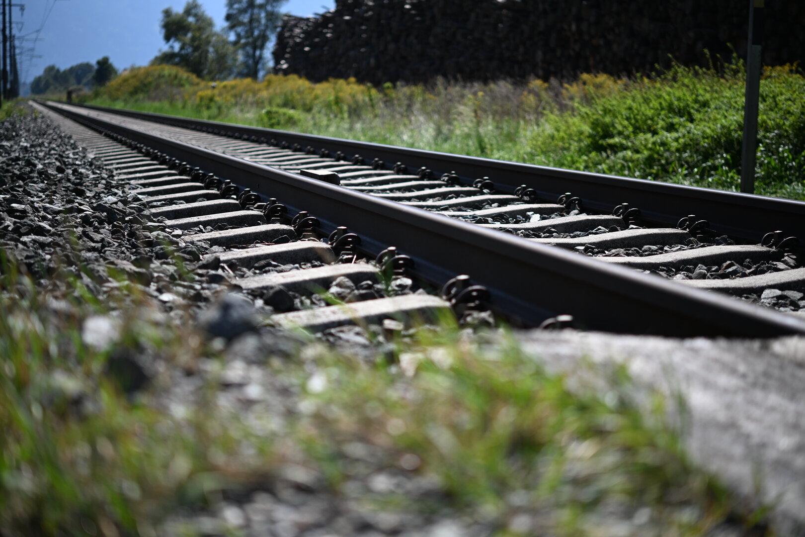 V Nemčiji umrl avstrijski železniški delavec, povozil ga je vlak