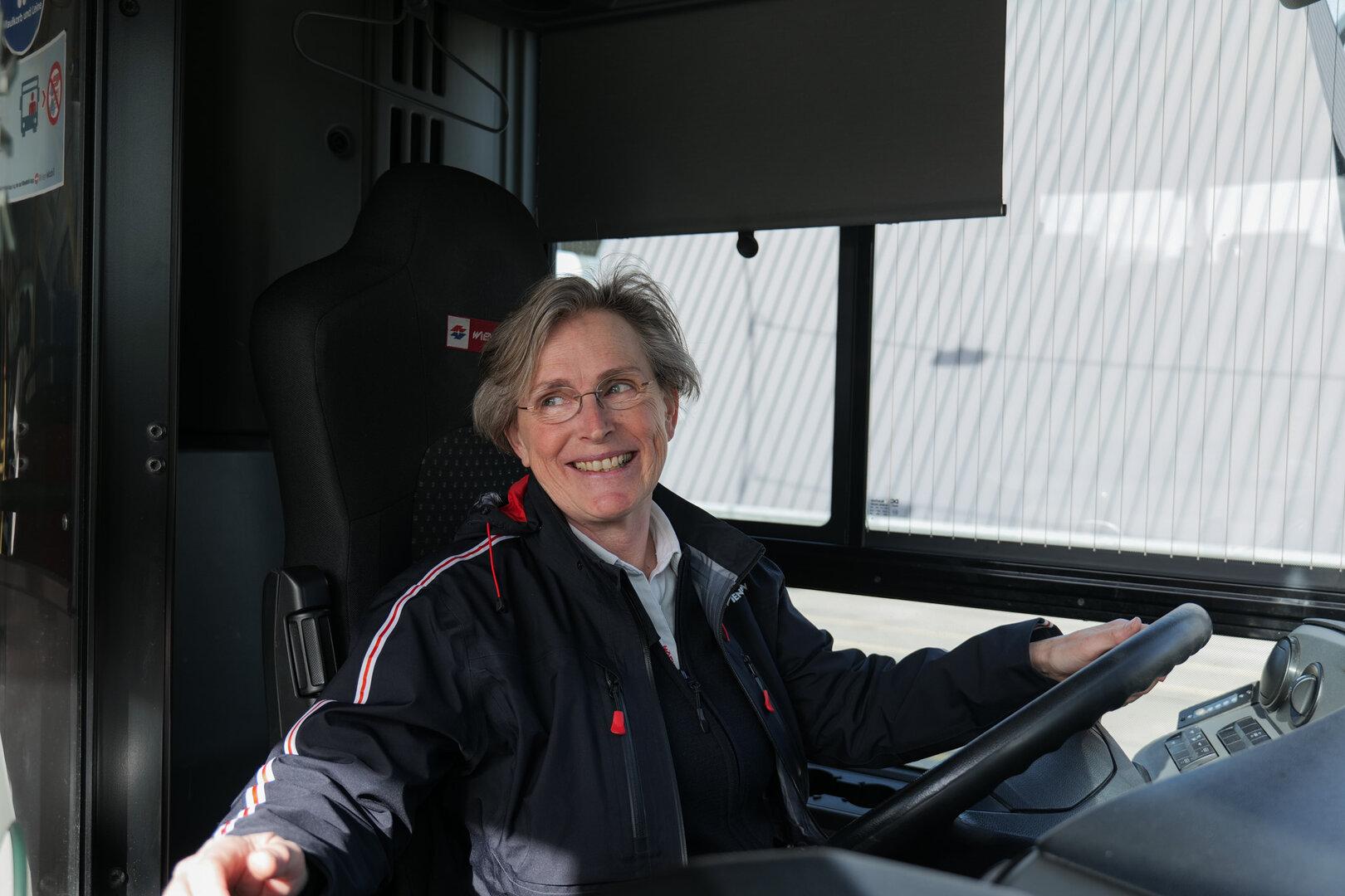 Wie die erste Wiener Busfahrerin Vorurteilen entgegenlenkt