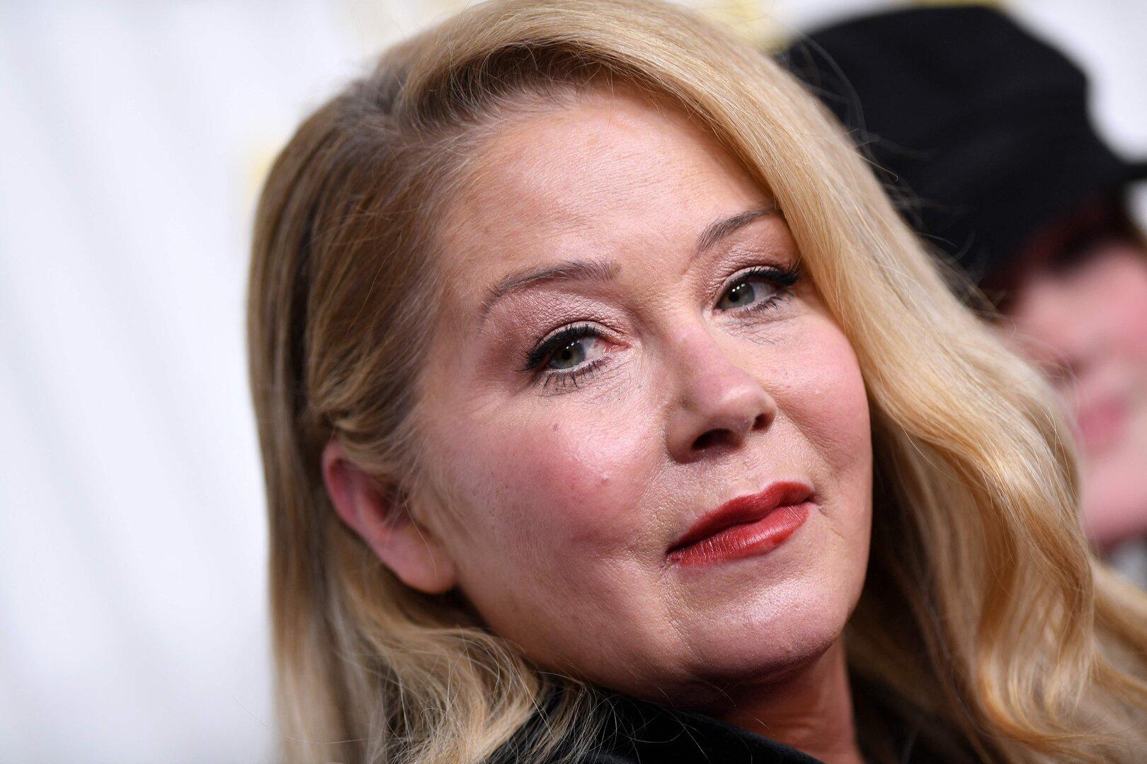 Christina Applegate posiert für ein Porträt.
