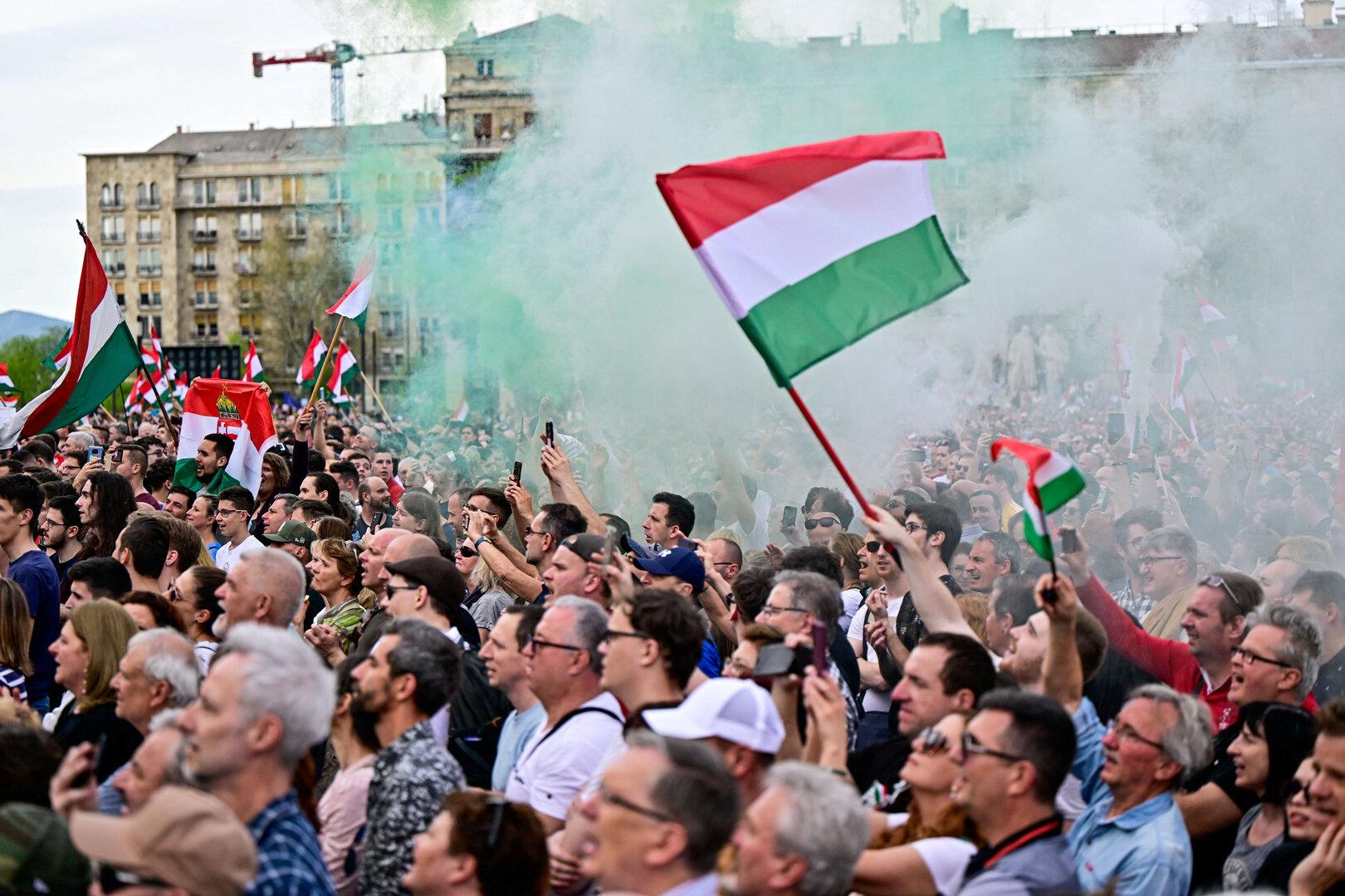 Magyar attackiert Orbán: Hunderttausende demonstrierten in Budapest