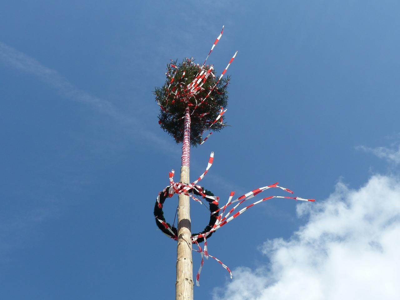 Seitenstetten: Maibaum bricht und verletzt 16-Jährigen schwer