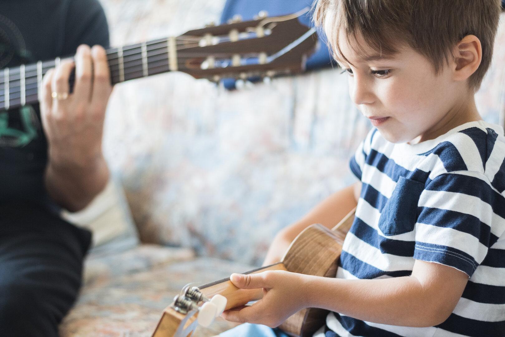 Wie Musik in Kinderohren Heilsames bewirken kann