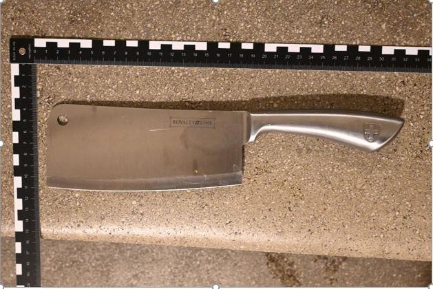 Nachbarschaftsstreit: 38-Jähriger attackiert Mann mit 2 Küchenmessern