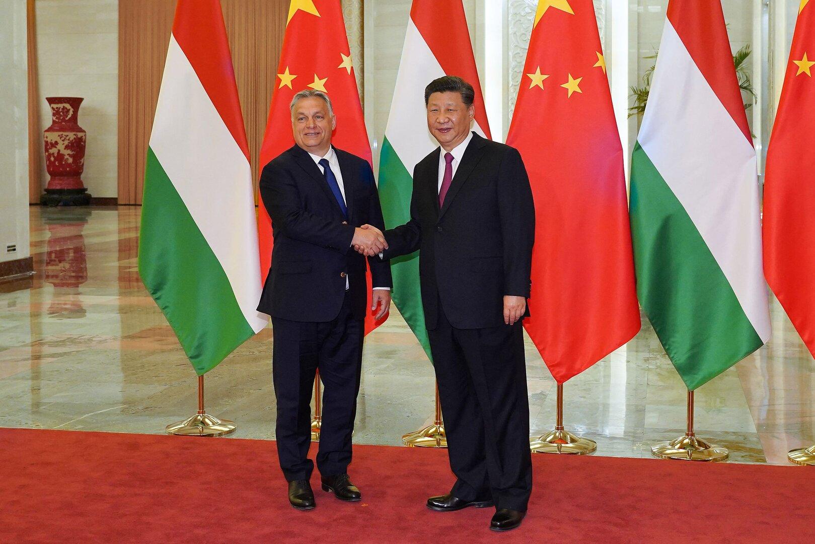 Der ungarische Ministerpräsident Viktor Orbán und Chinas Staatspräsident Xi Jinping in Peking im Oktober 2023.