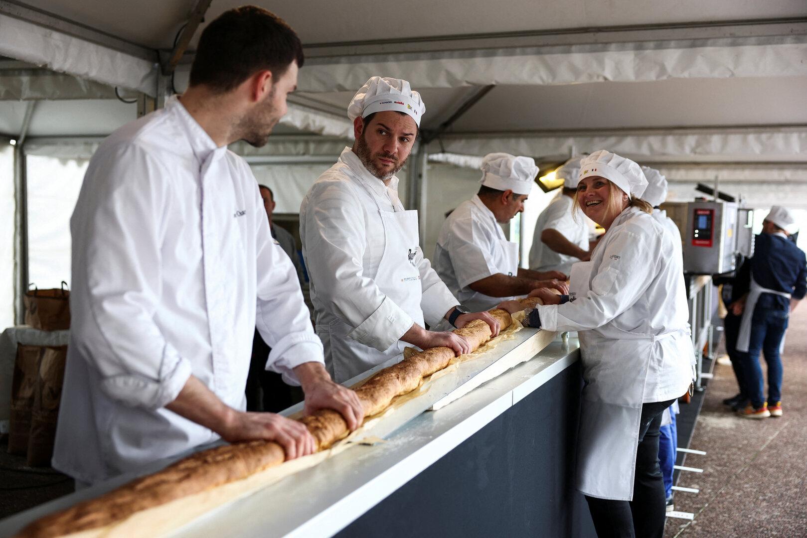 Rekord: Längstes Baguette der Welt in Frankreich gebacken