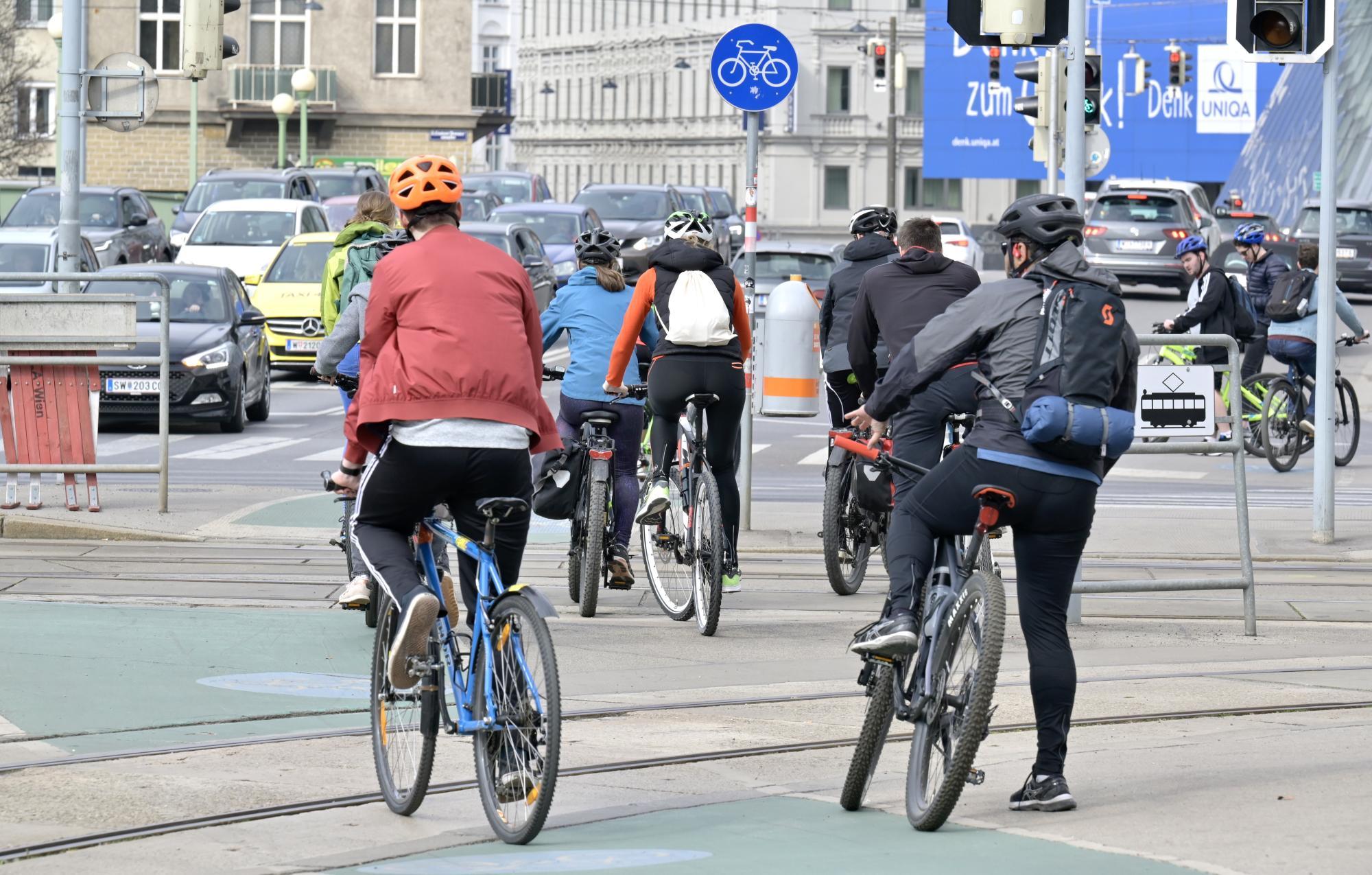 Verkehrs-Experten wollen eine Helm-Pflicht für E-Bike-Fahrer