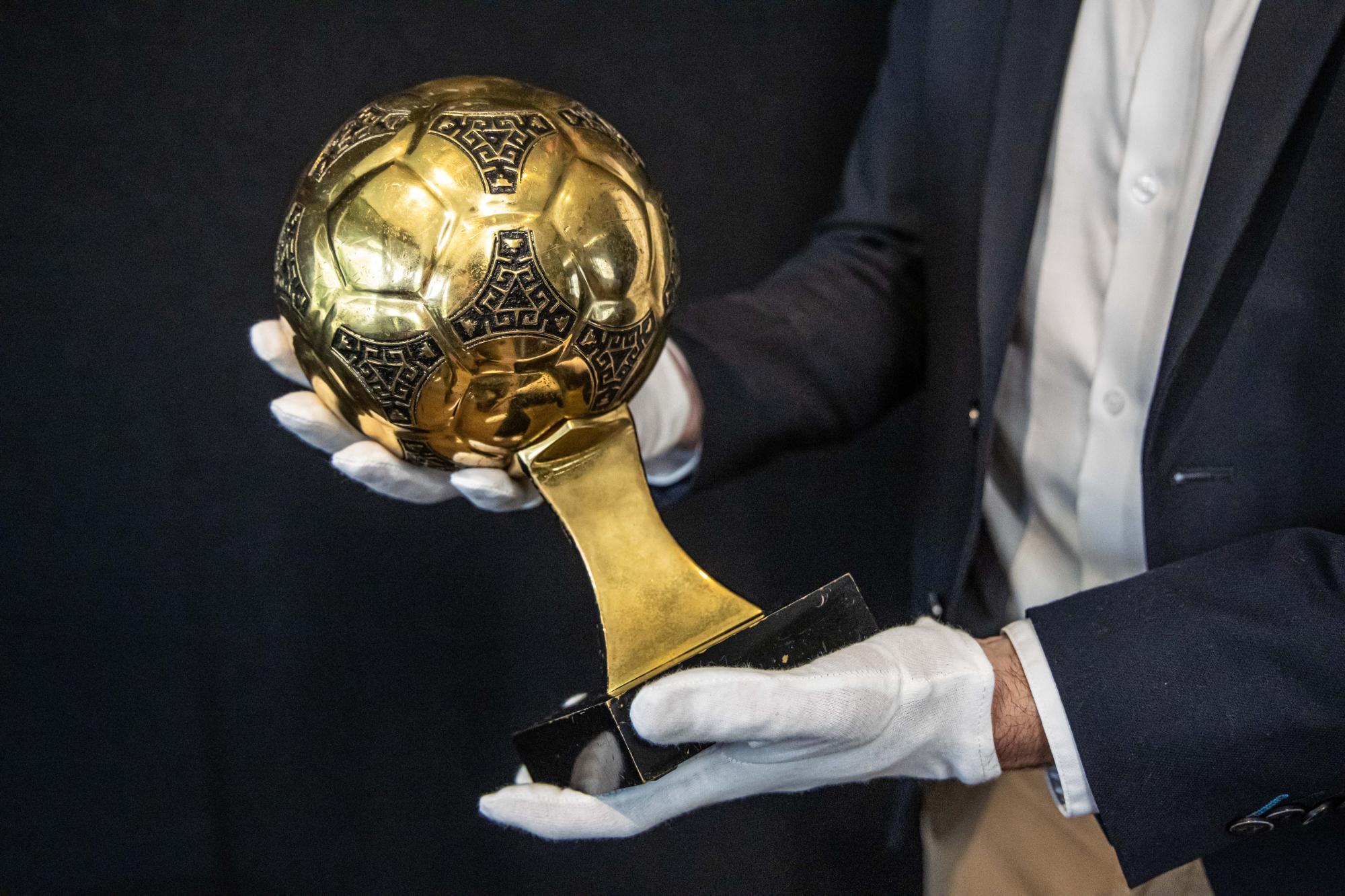 Goldener Ball soll versteigert werden: Maradonas Erben klagen