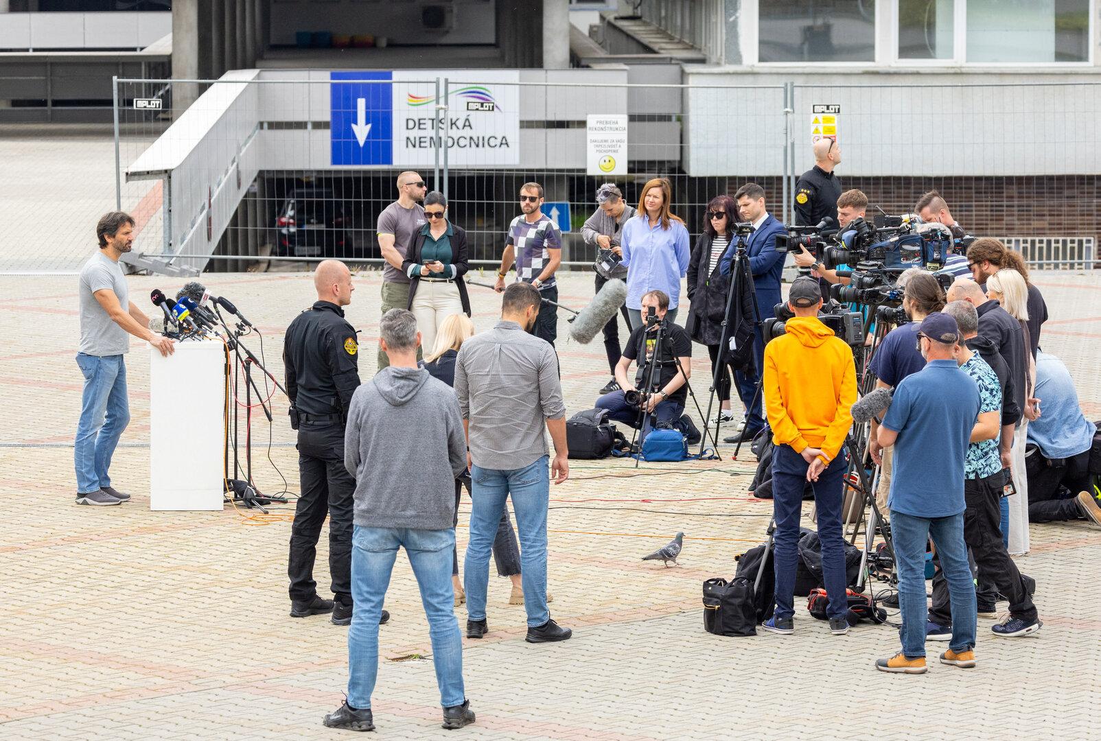 Slowakischer Regierungschef Fico nach Attentat außer Lebensgefahr