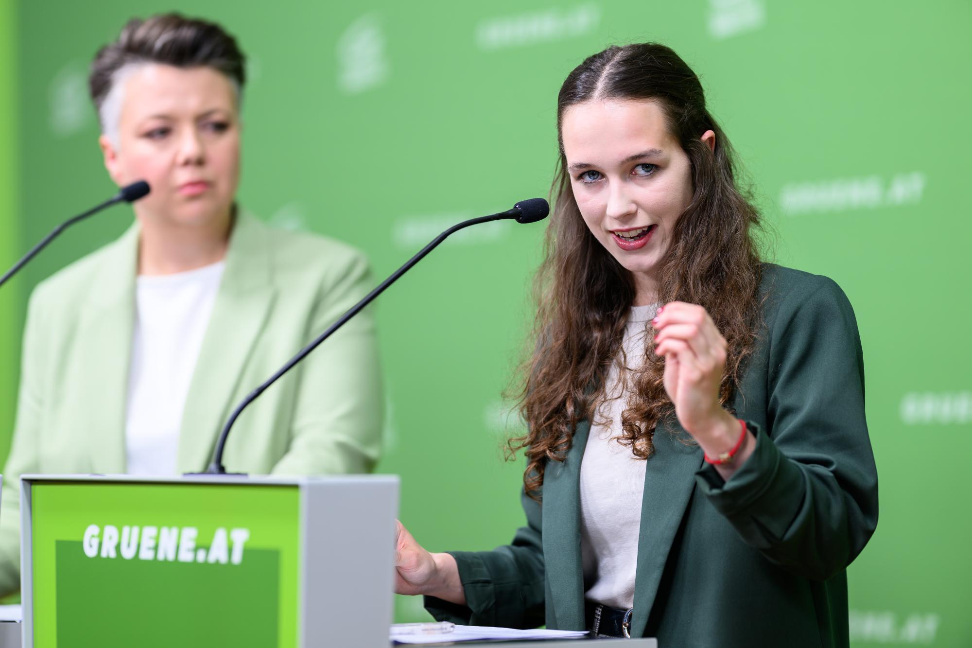 Die Grünen äußern sich zu neuen Vorwürfen gegen EU-Spitzenkandidatin Schilling.