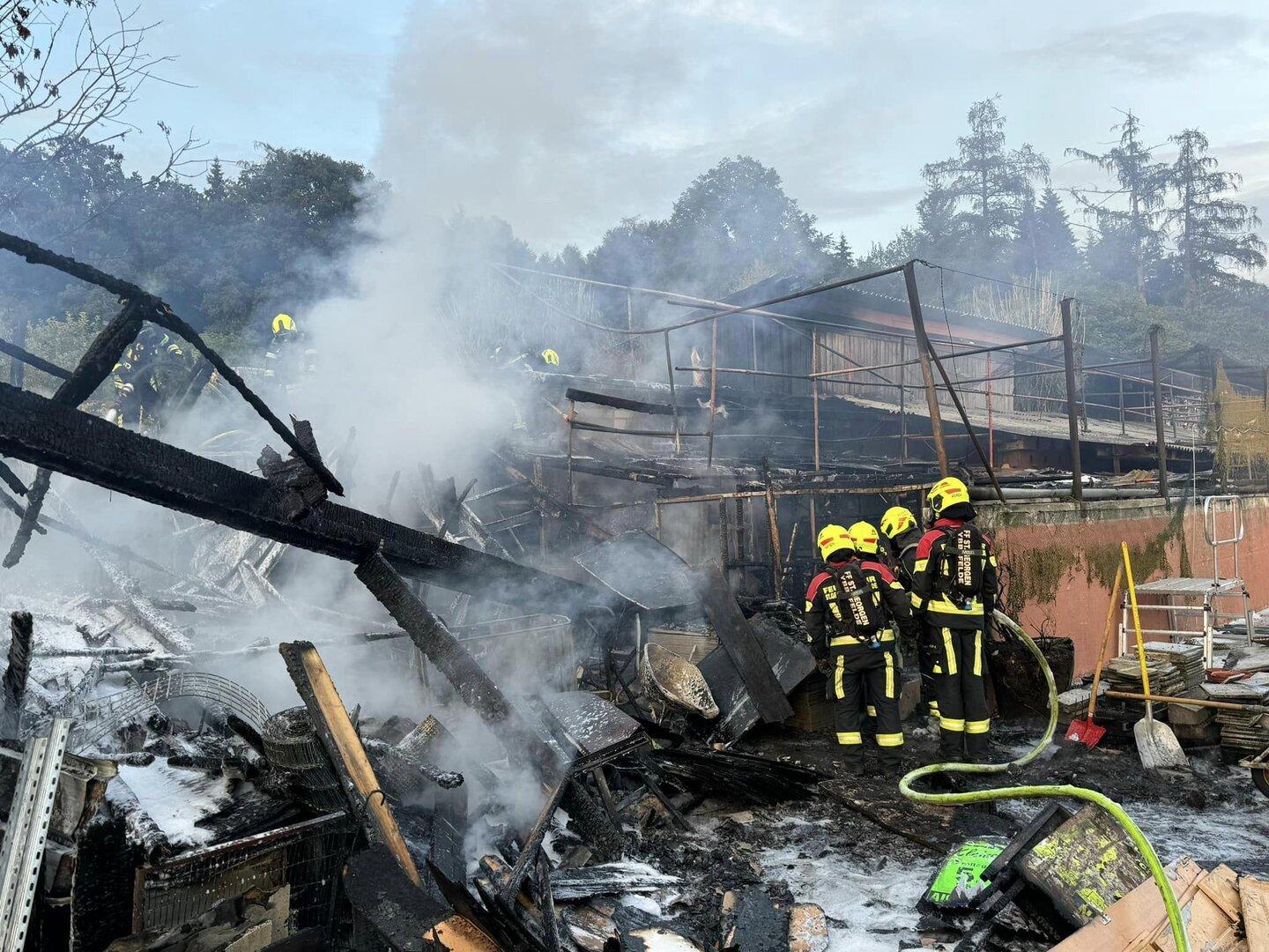 NÖ: Feuerwehren bekämpften Feuer in Schuppen und Taubenschlag