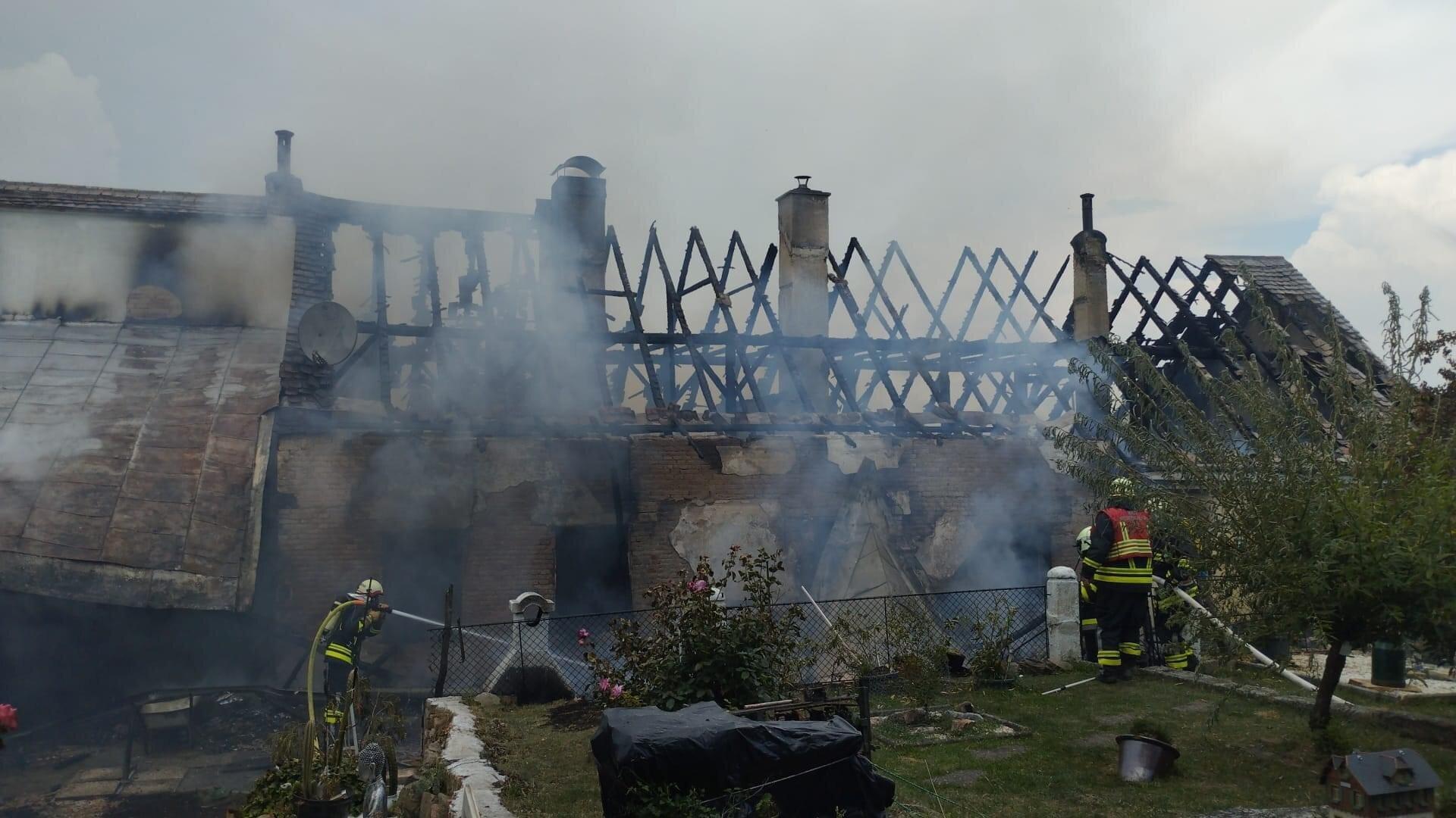 Blitzschlag ließ Bauernhof in NÖ in Flammen aufgehen