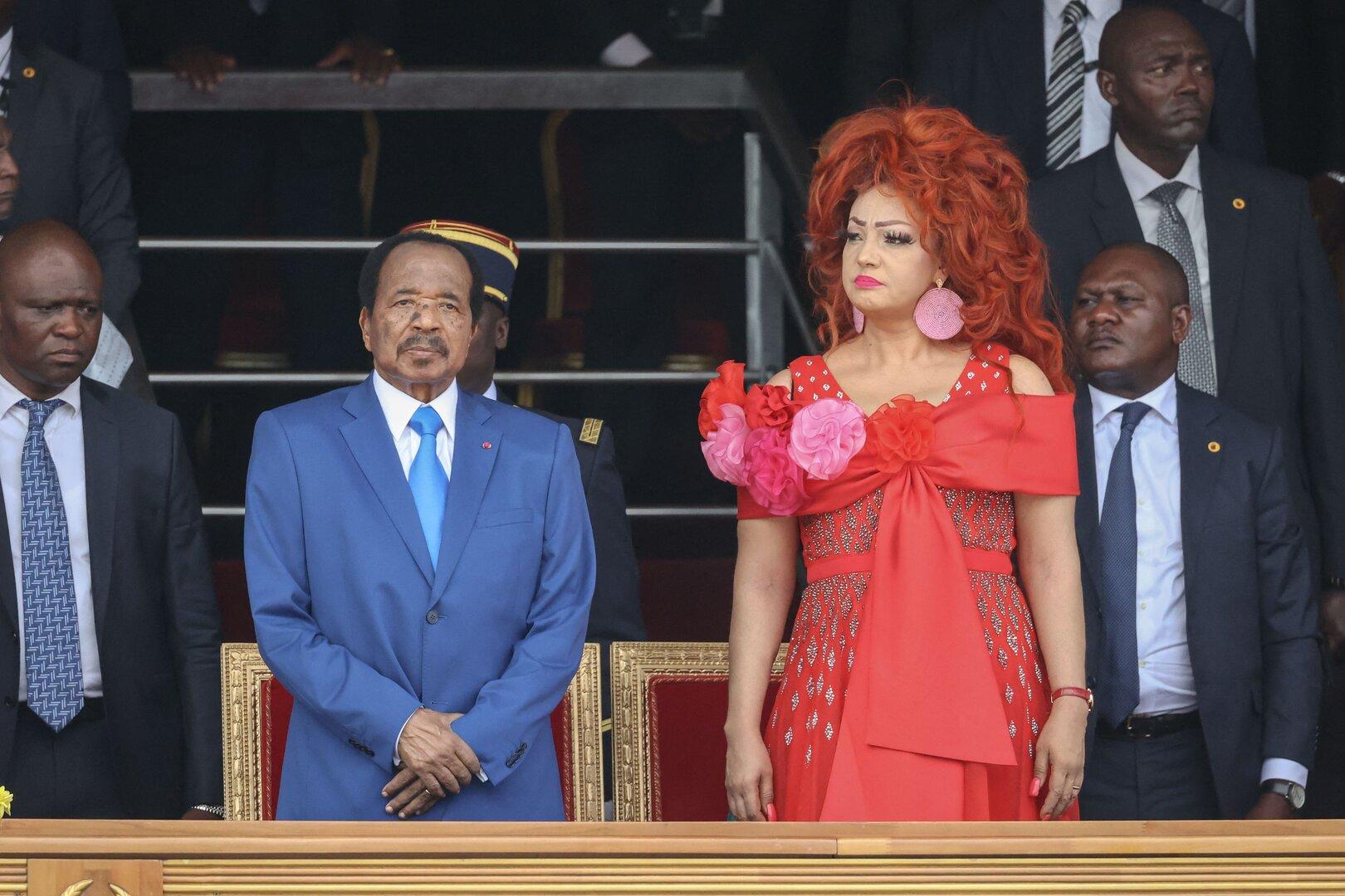 Kameruns Präsidententochter küsst eine Frau -  und löst Debatte aus