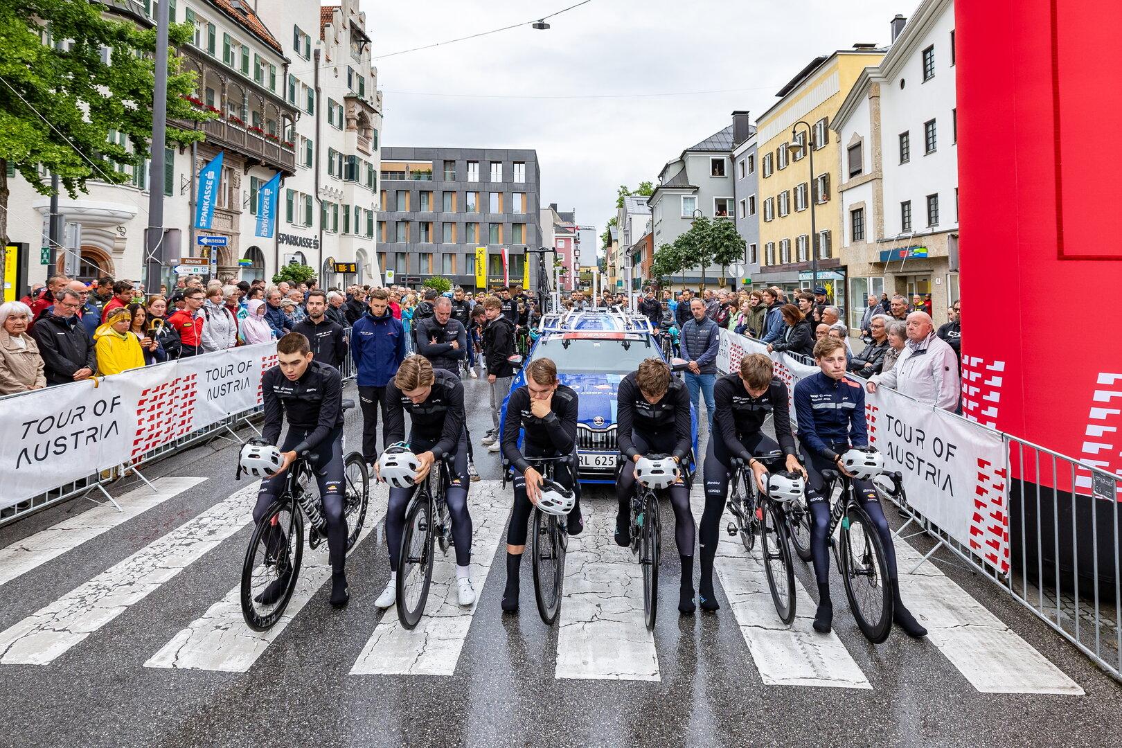 Der Radsport trägt Trauer: Tour of Austria endete mit tränenreicher Gedenkfahrt