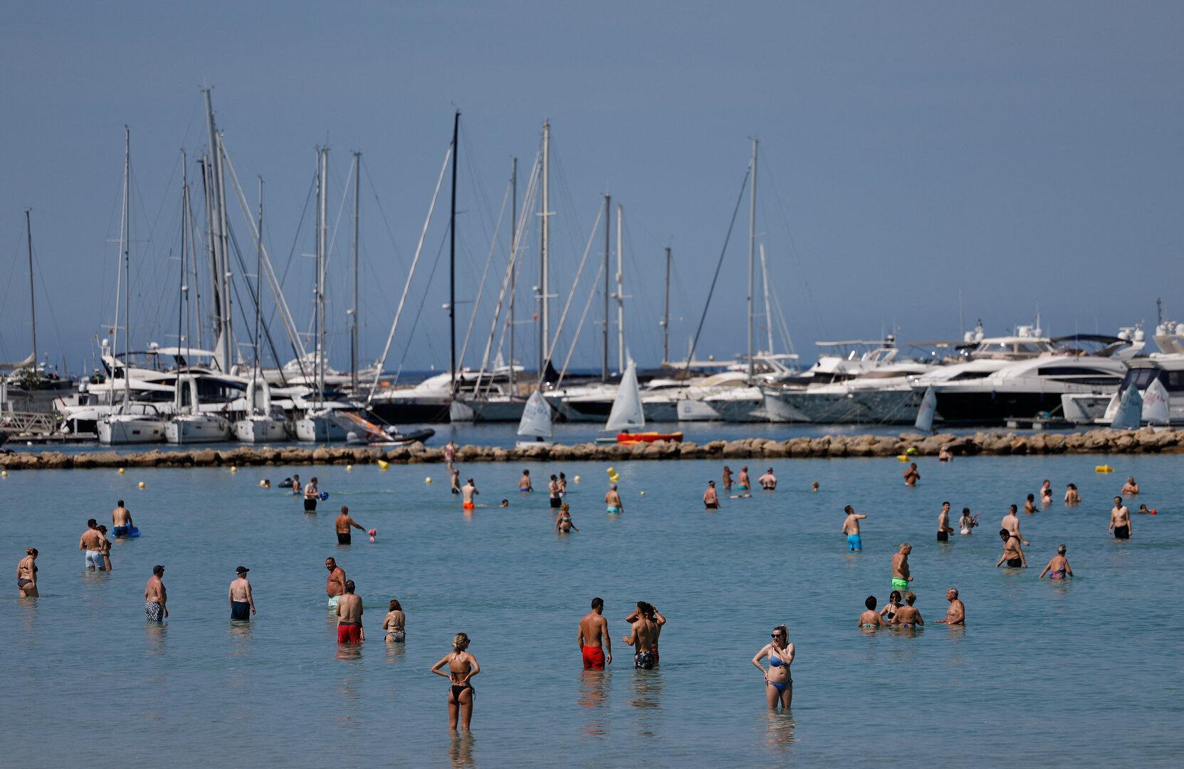 Mallorca-Fähre wegen Feuer evakuiert: Passagiere 24 Stunden auf See