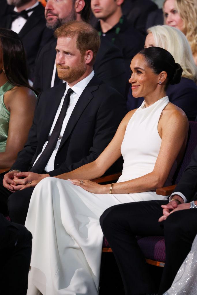 Hochzeits-Flashback und Ehrenpreis: Harry und Meghan strahlen bei ESPYs