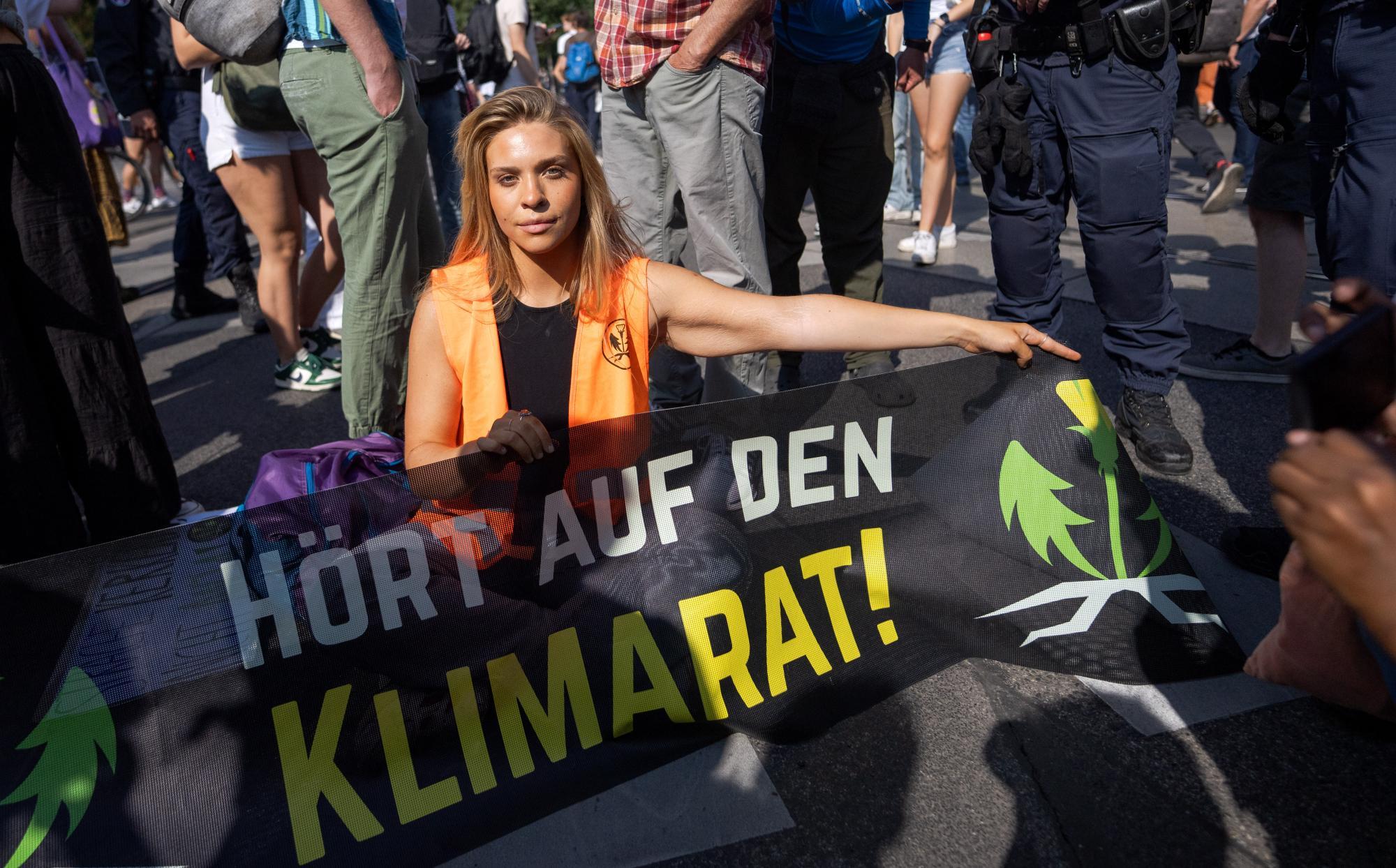 Klima-Aktivistin Windl wieder auf freiem Fuß: Proteste sollen weitergehen