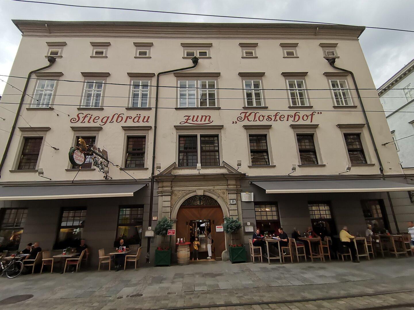Der Klosterhof: Eine kulinarisch-kühle Oase mitten in Linz