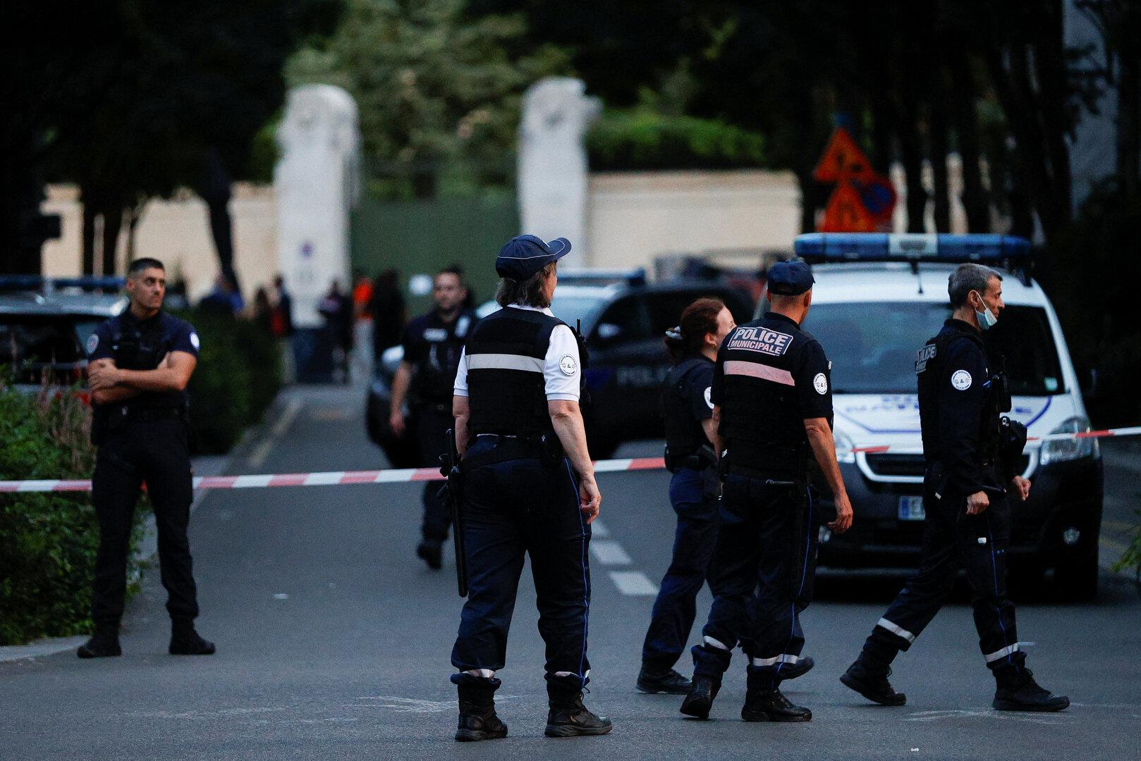 Paris: Mann nach Messerangriff auf Polizisten angeschossen