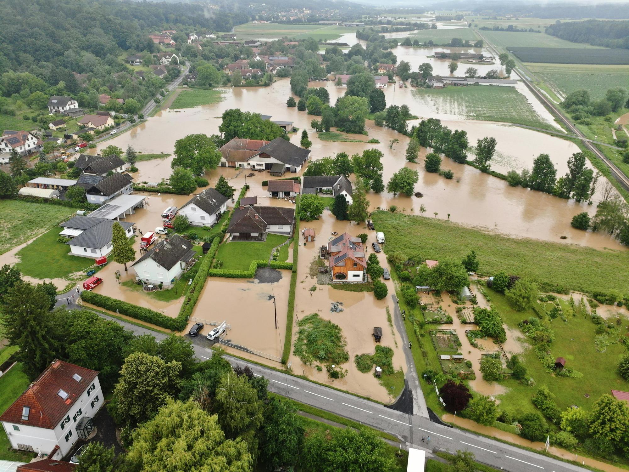 Warum Hochwasser-Schäden kaum versichert sind