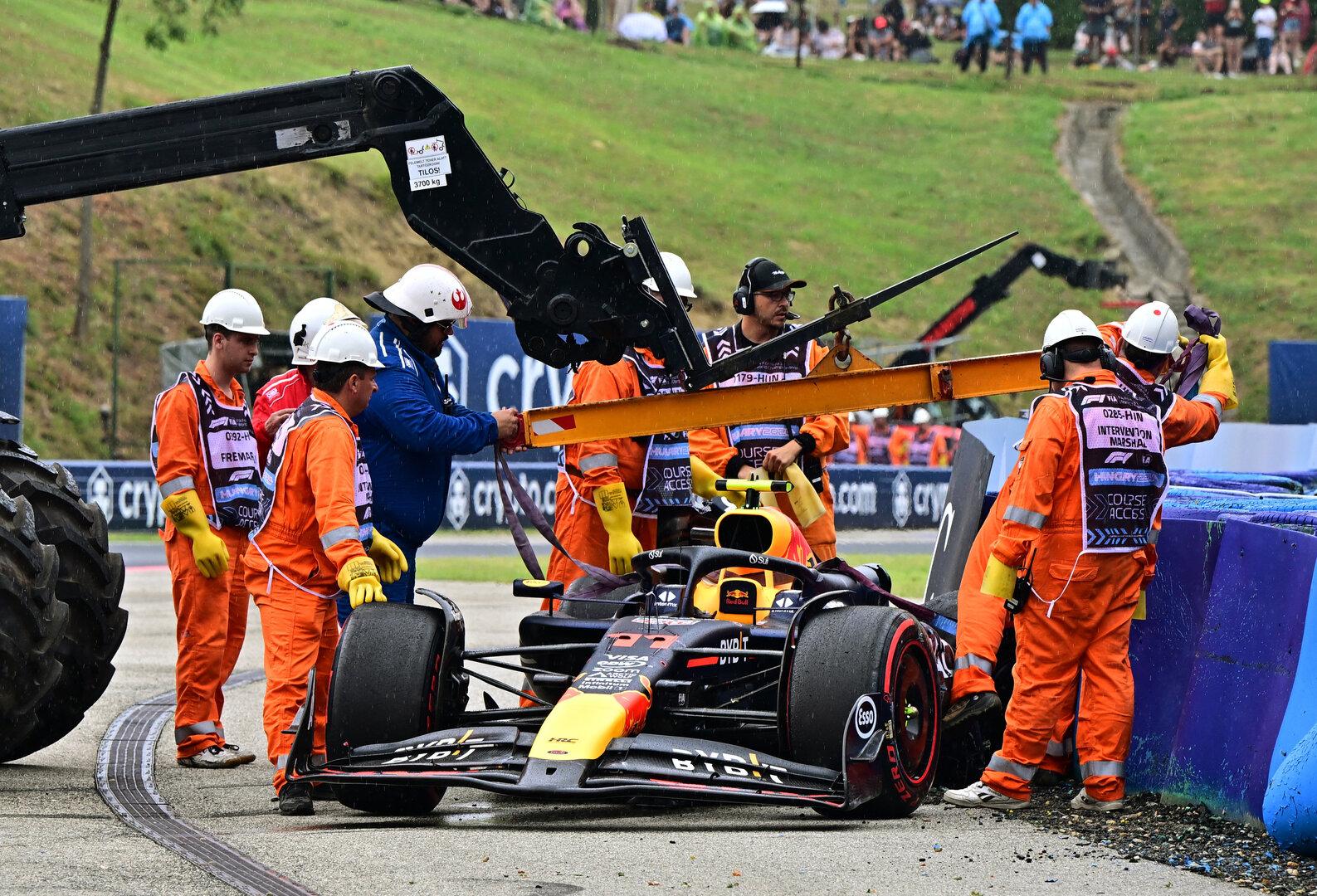 Bitteres Qualifying für Red Bull: Sergio Perez crashte, Max Verstappen liegt zurück