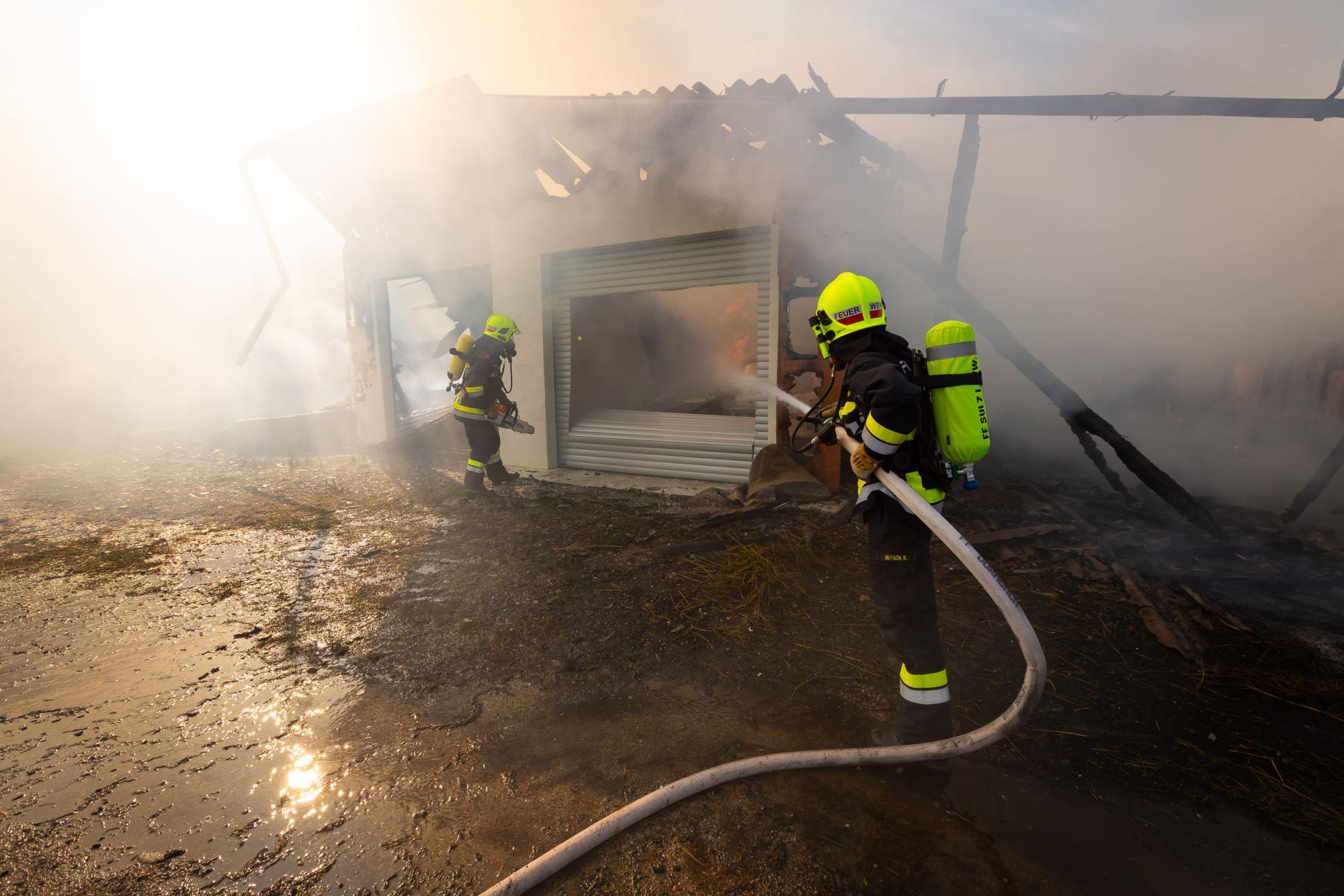 Großeinsatz der Feuerwehren: Haus und Hof standen in NÖ in Flammen