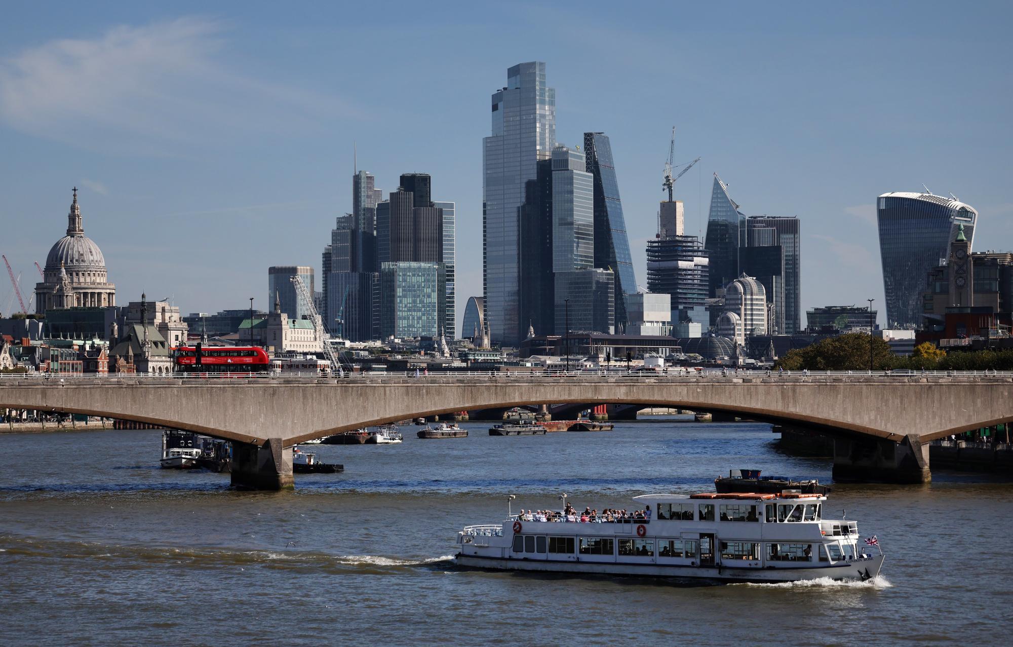 Delfin in berühmtem Londoner Gewässer gesichtet