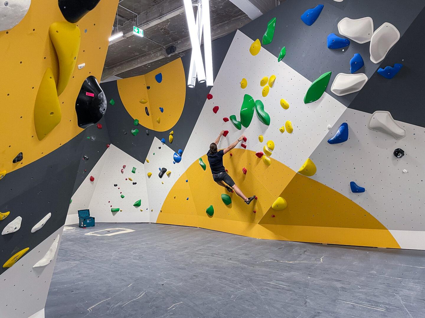 Bouldern in NÖ: Probleme, die mit Kraft und Chalk gelöst werden